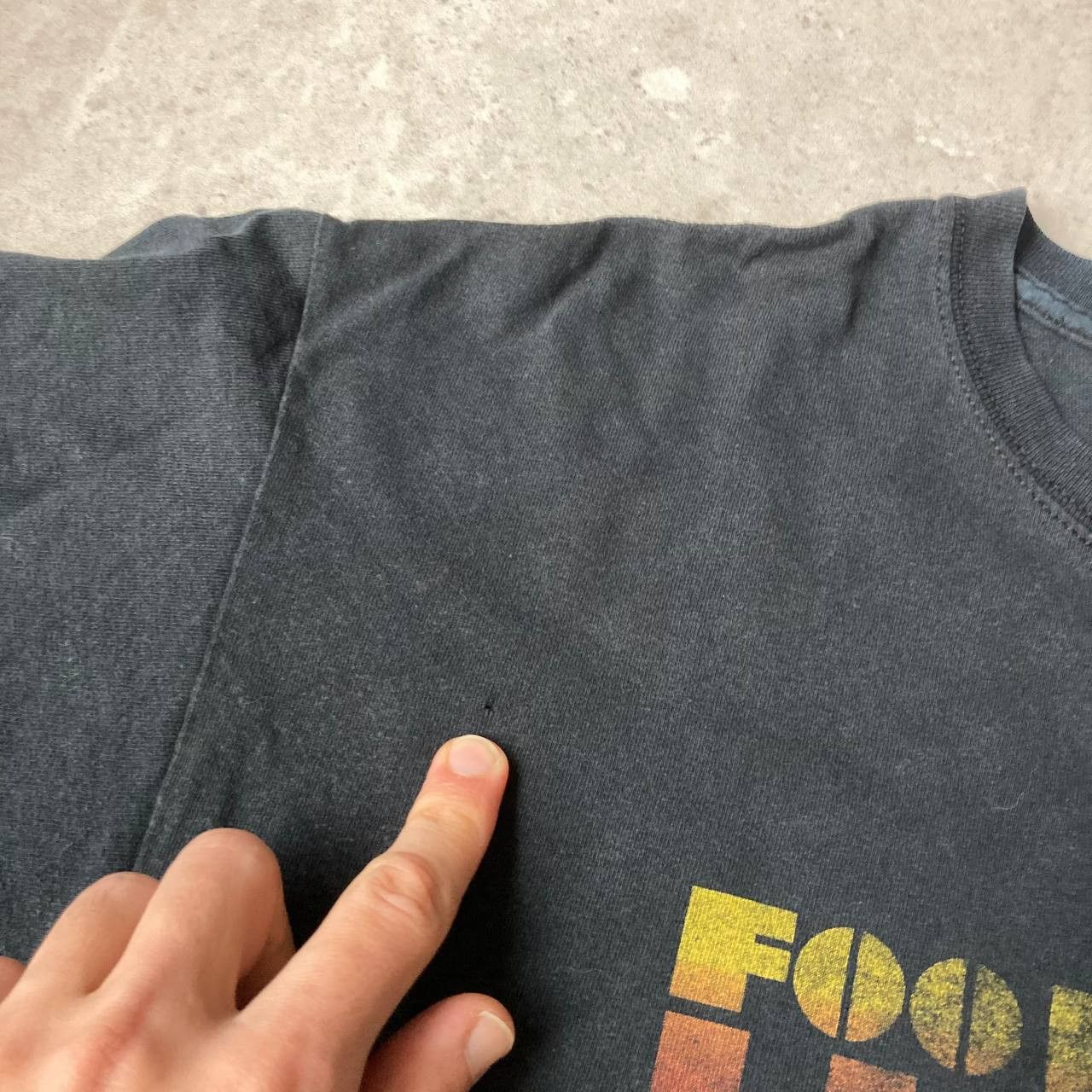 Band Tees Vintage 00s Foo Fighters Grunge Rock Band Faded Tee Size US L / EU 52-54 / 3 - 3 Thumbnail