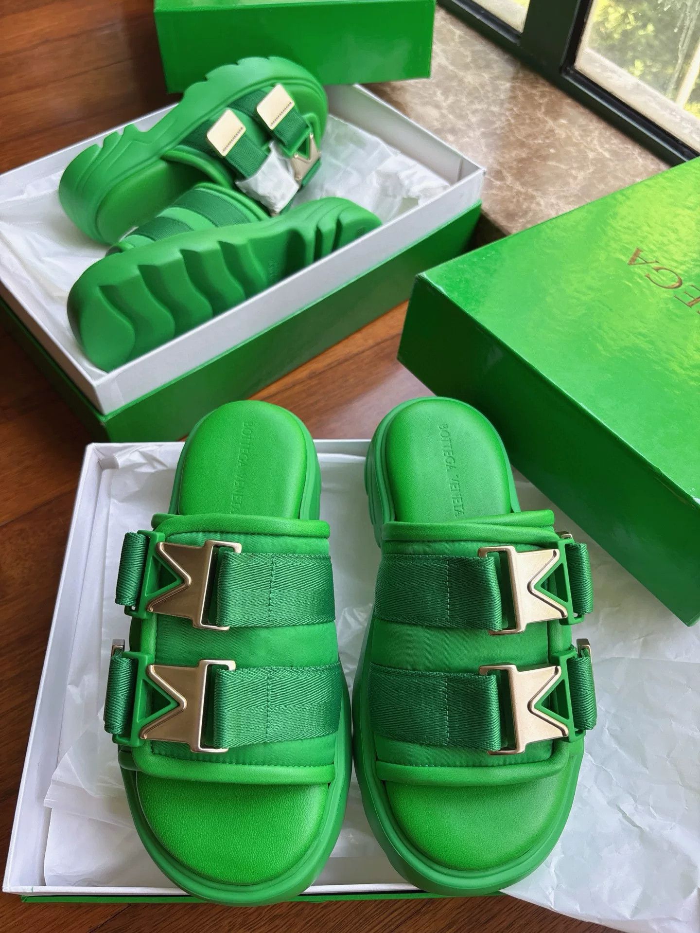 Bottega Veneta BOTTEGA VENETA Flash Green Slides Size US 5 / IT 35 - 1 Thumbnail