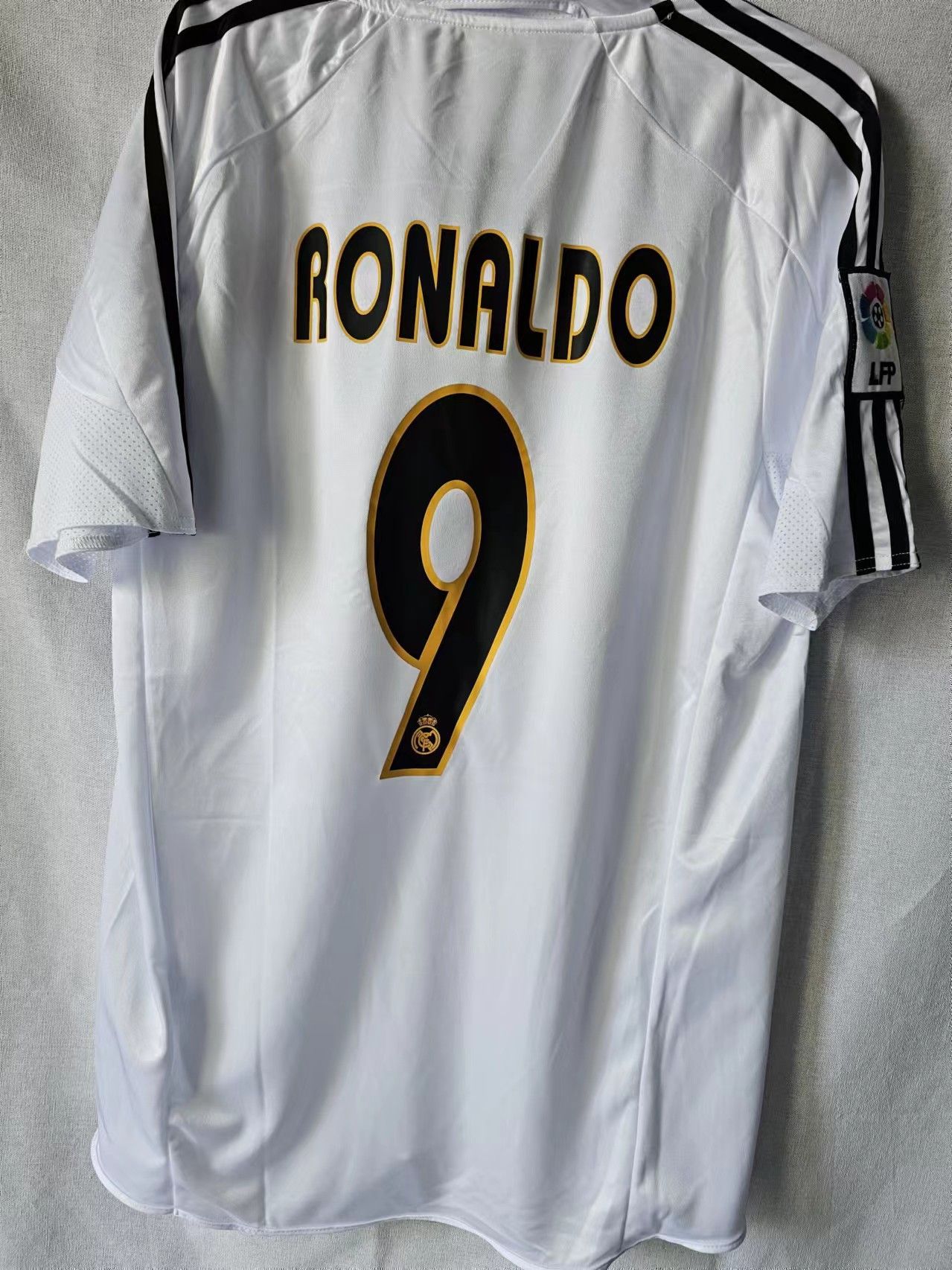 Other 2004 05 Real Madrid #9 Ronaldo Jersey Home L Size US L / EU 52-54 / 3 - 1 Thumbnail