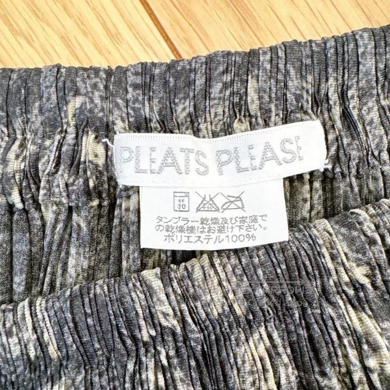 Issey Miyake Issey Miyake Black Midi Skirt Size 26" / US 2 / IT 38 - 7 Thumbnail