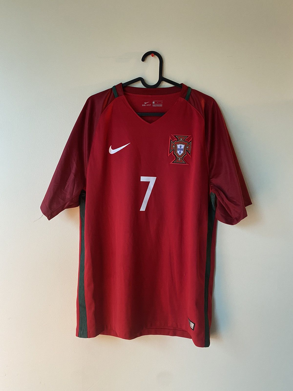 Nike Cristiano Ronaldo 2016 Portugal Jersey Size US M / EU 48-50 / 2 - 1 Thumbnail