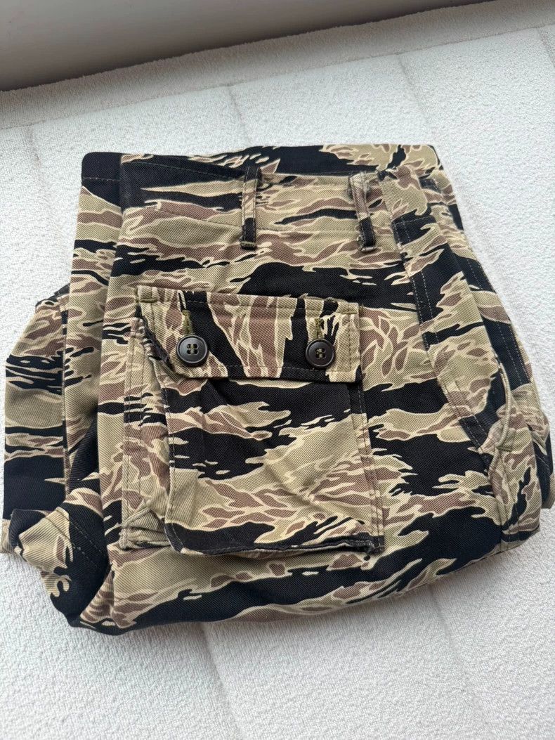 The Real McCoy's The Real Mccoy's Size LDesert tiger-striped camouflage shor Size US 30 / EU 46 - 4 Thumbnail