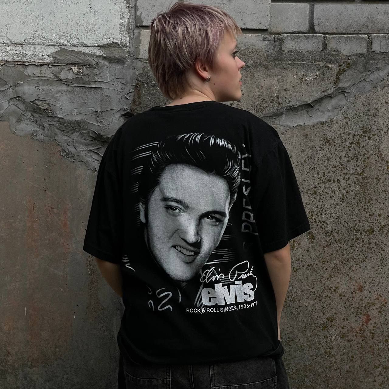 Vintage Vintage Elvis Presley Big Logo Rock Band Tee 90s Streetwear Size US L / EU 52-54 / 3 - 2 Thumbnail