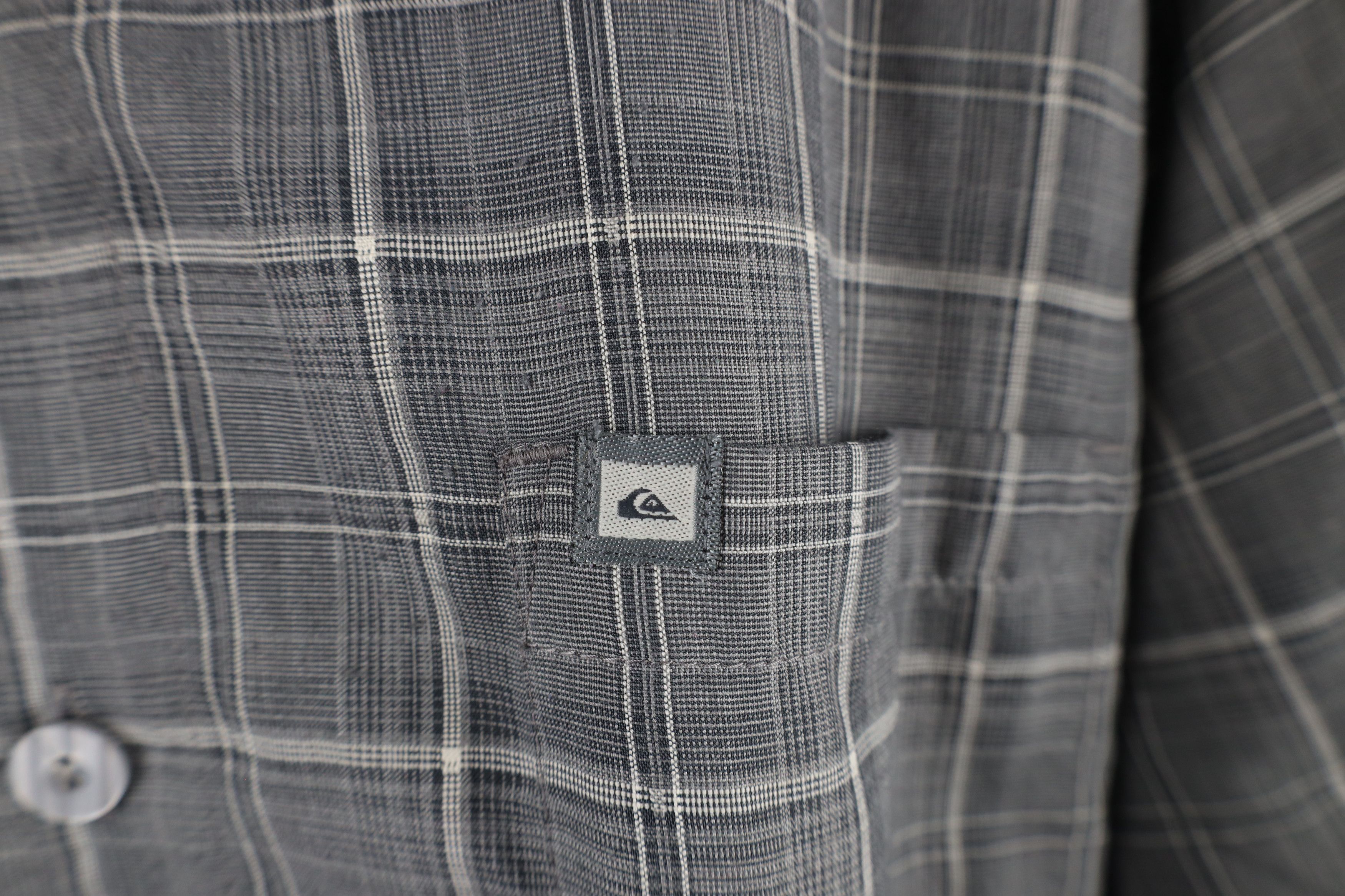 Quiksilver × Vintage Vintage 90s Quiksilver Short Sleeve Collared Button Shirt Size US XL / EU 56 / 4 - 4 Thumbnail