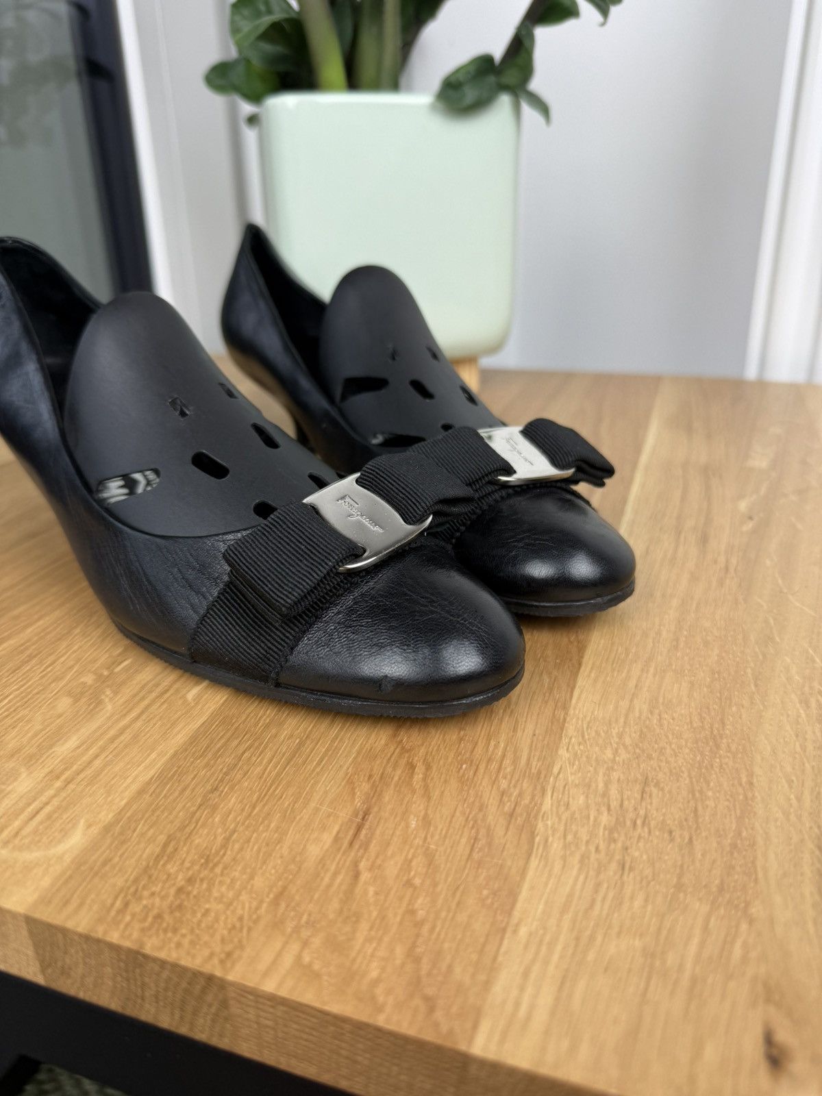 Salvatore Ferragamo Salvatore Ferragamo women heel shoes flats mules Size US 10 / IT 40 - 4 Thumbnail