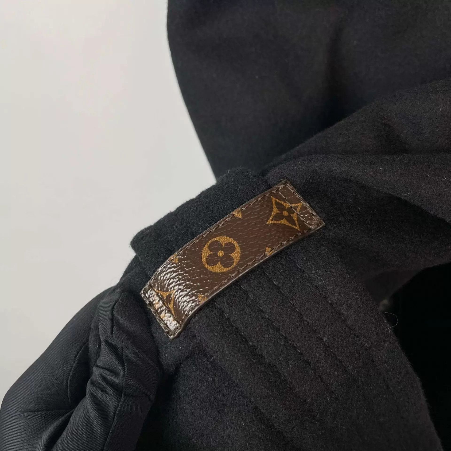Louis Vuitton LV Black Wool Coat 36 New With Tags Size XS / US 0-2 / IT 36-38 - 5 Thumbnail