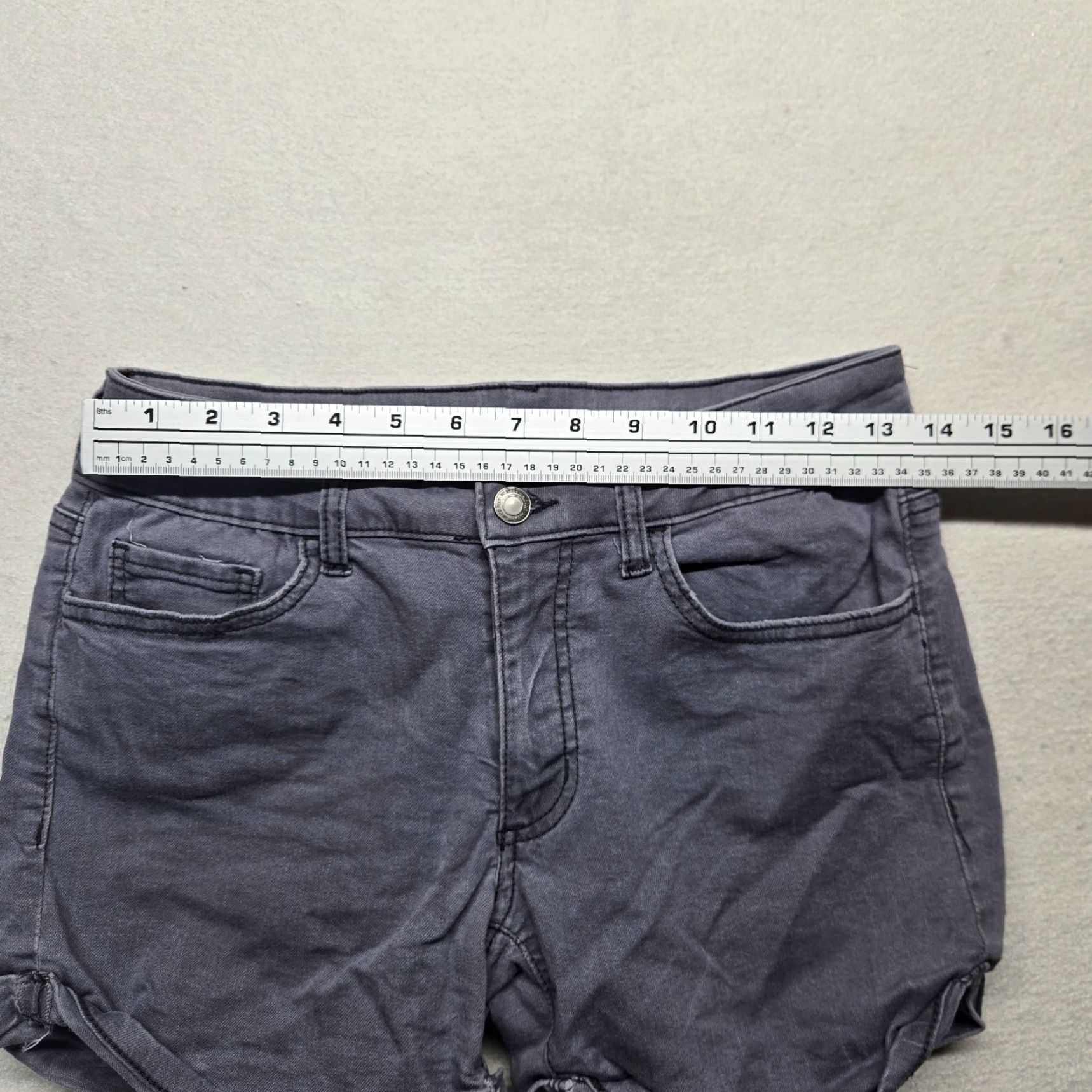 Denime VINTAGE SO Denim Gray Jean Shorts Women Junior Size 7 Low Rise Casual 5-Pocket Style Size 28" / US 6 / IT 42 - 3 Thumbnail