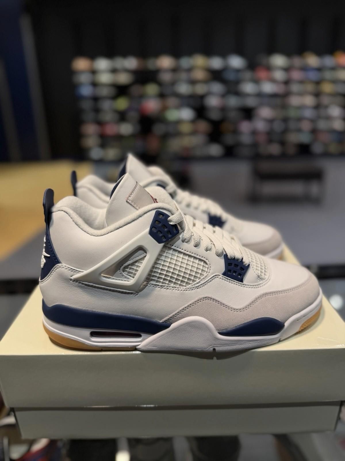 Jordan Brand Size 10.5 Mens - Nike SB x Air Jordan 4 Retro SP Navy Size US 10.5 / EU 43-44 - 1 Thumbnail