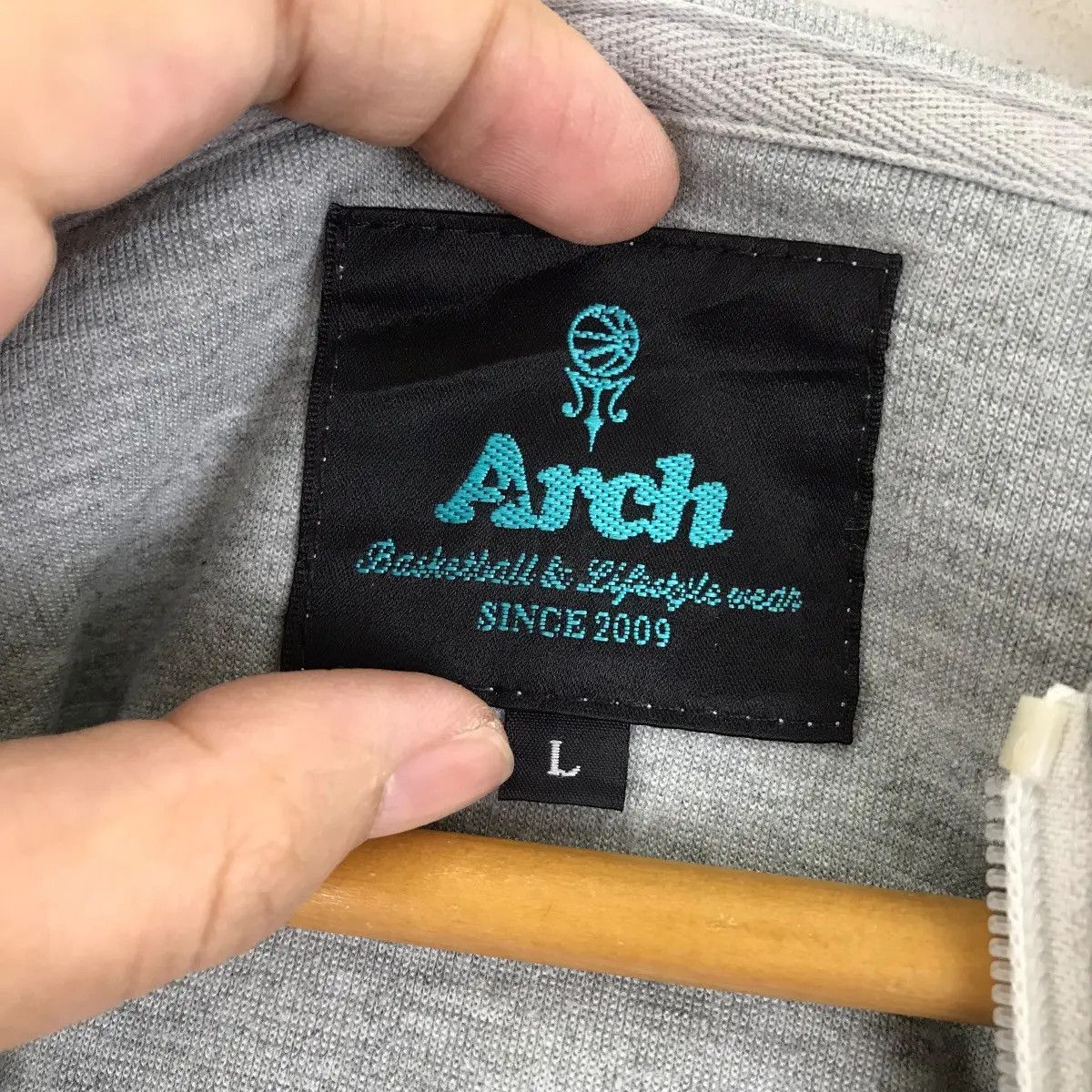 Vintage Vtg ARCH BASKETBALL Sportswear Side Pocket Hoodie Size US L / EU 52-54 / 3 - 6 Thumbnail