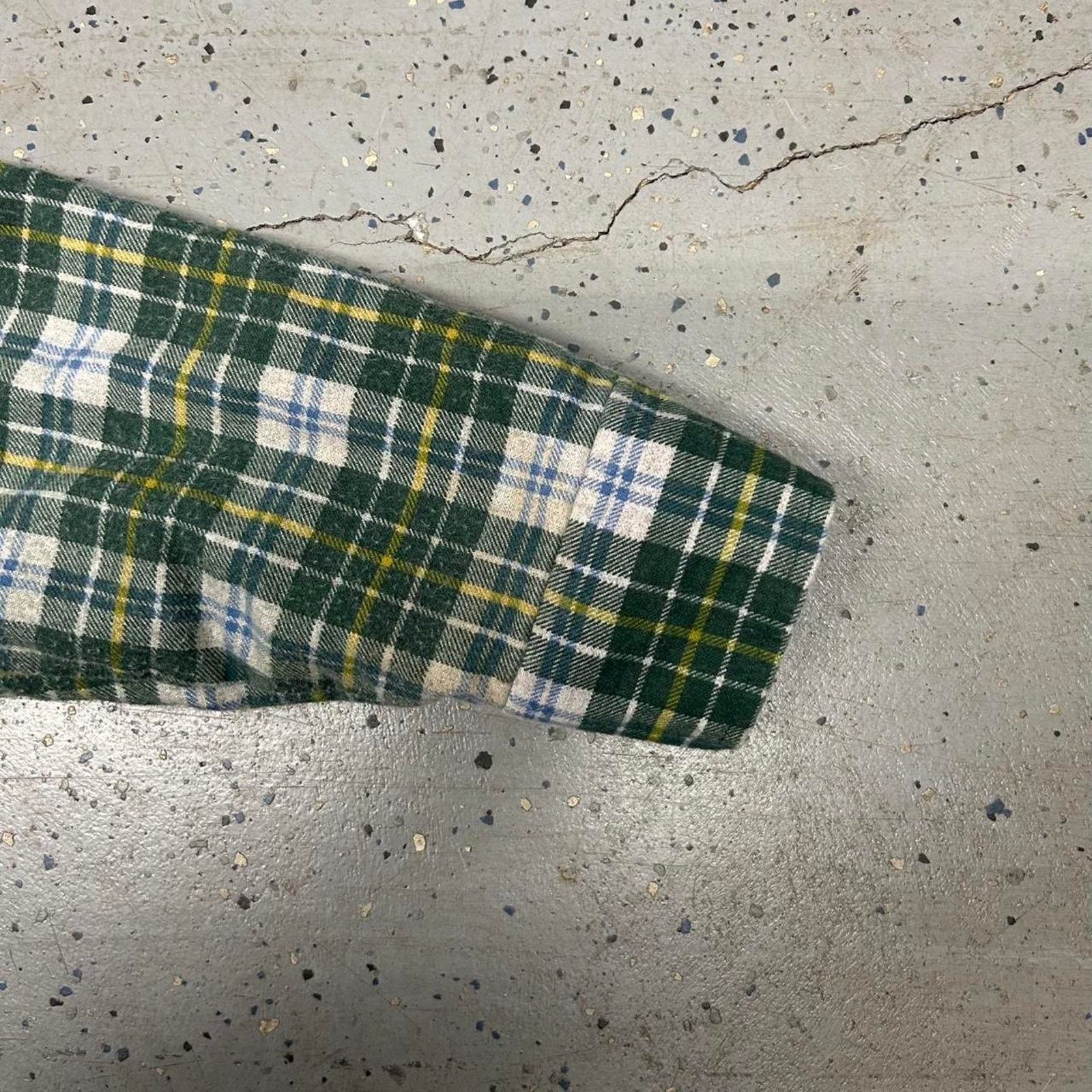 JCPenney VTG 70s/80s JCPenney green and white plaid flannel shirt Size US L / EU 52-54 / 3 - 6 Thumbnail