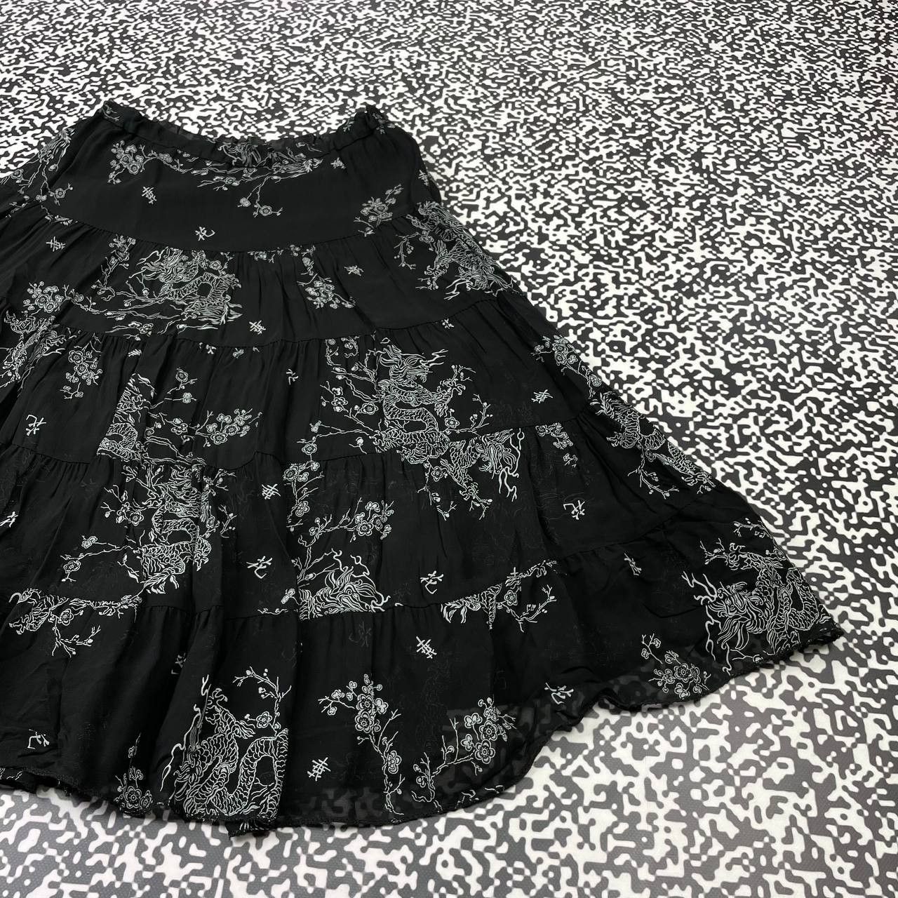 Japanese Brand Vintage Y2K Japanese Dragon Monogram Flared Midi Skirt Size 28" / US 6 / IT 42 - 11 Thumbnail