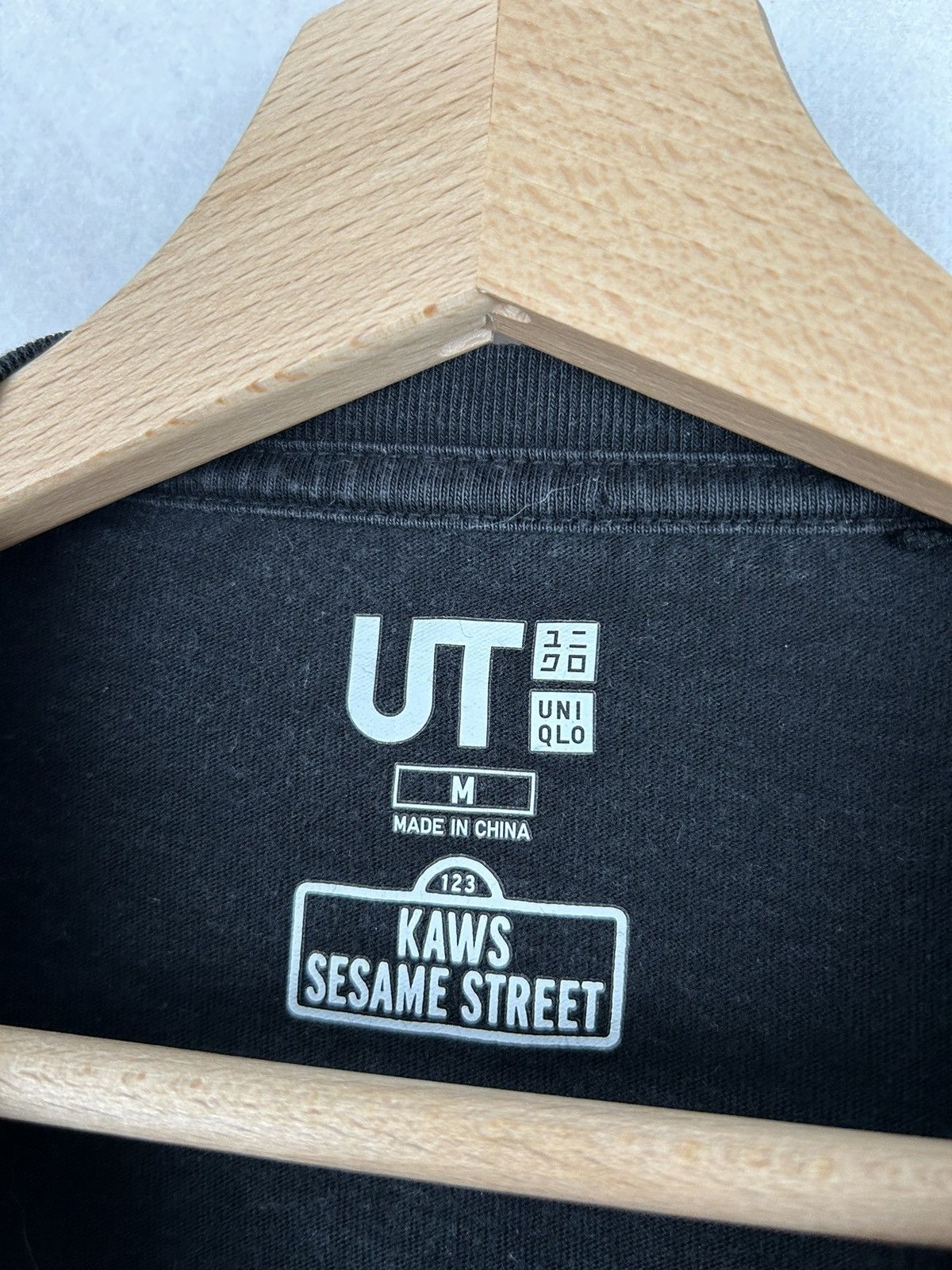 Kaws × Uniqlo Uniqlo x Kaws Graphic Tee Sesame Street Pocket Streetwear Size US M / EU 48-50 / 2 - 5 Thumbnail