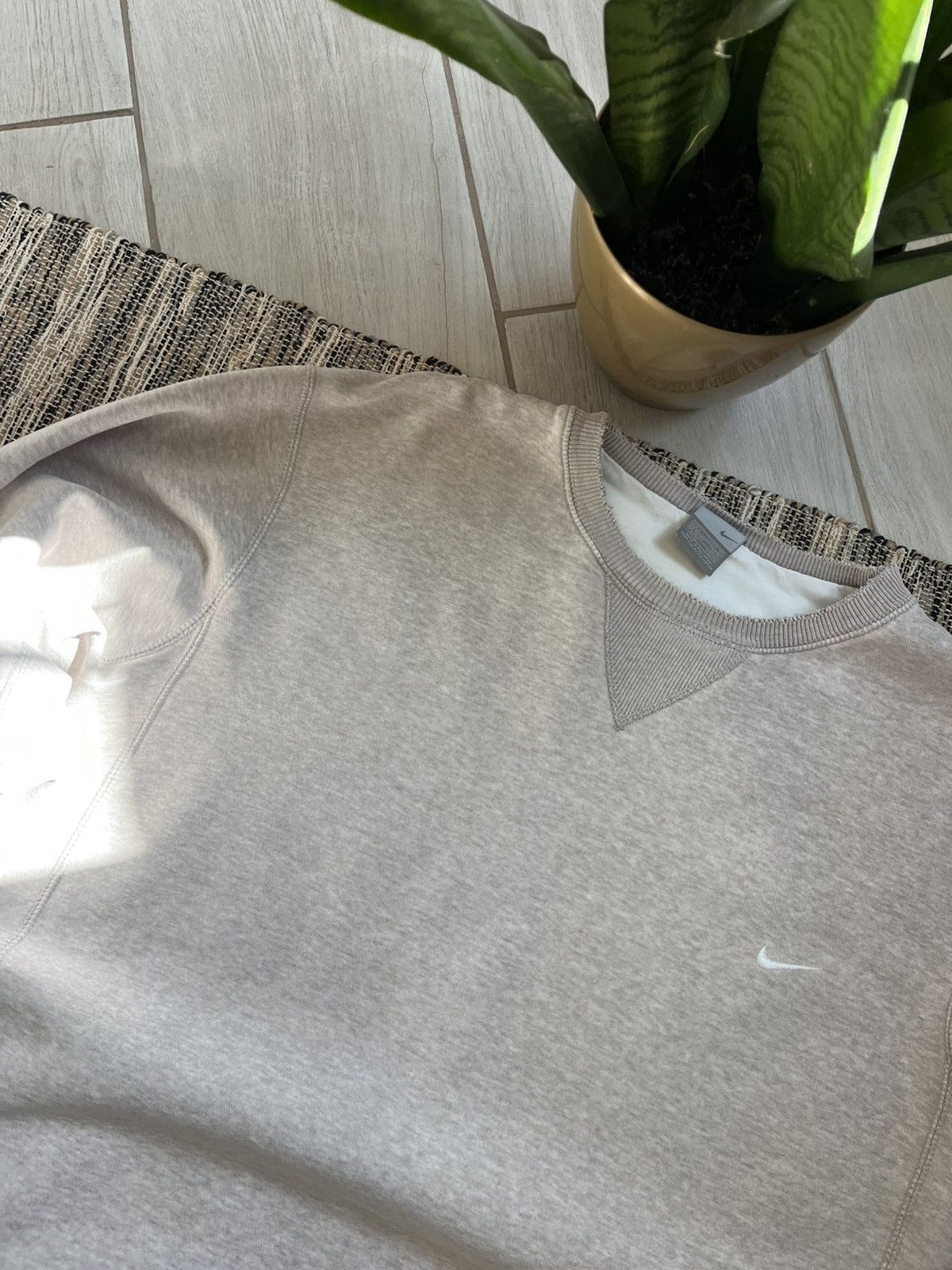 Nike × Vintage Vintage 00s Nike Sweatshirt Beige Distressed Minimalistic Size US L / EU 52-54 / 3 - 4 Thumbnail