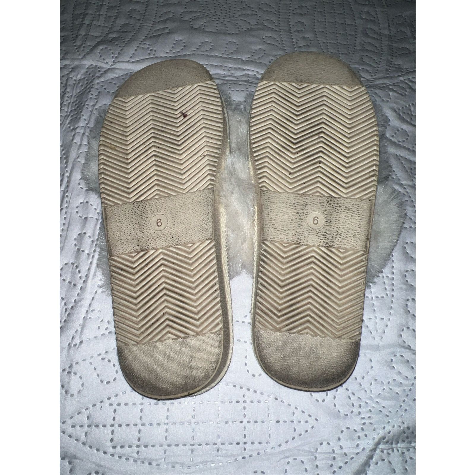 Hurley Slippers Size 6 Hurley Carol Cream Faux Fur 2 Straps Slides Size US 6 / IT 36 - 7 Thumbnail