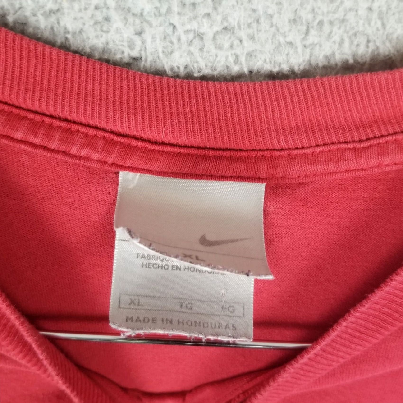 Nike VINTAGE Nike Air T Shirt Men XL Red Silver Tag True Grunge Y2K Nike Shirt Men's XL Red Grunge 90s Size US XL / EU 56 / 4 - 4 Thumbnail
