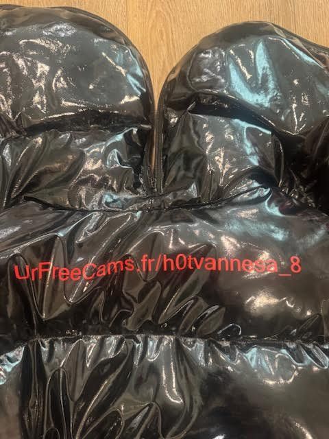 Vetements Vetements AW17 black "Miss Webcam " Puffer Size US M / EU 48-50 / 2 - 16 Thumbnail