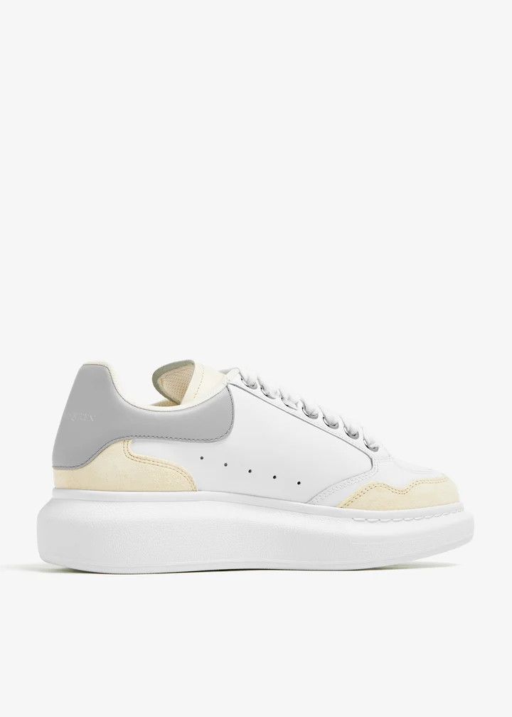 Alexander McQueen o1w1db10925 Oversized Sneaker in White Size US 9.5 / IT 39.5 - 2 Thumbnail