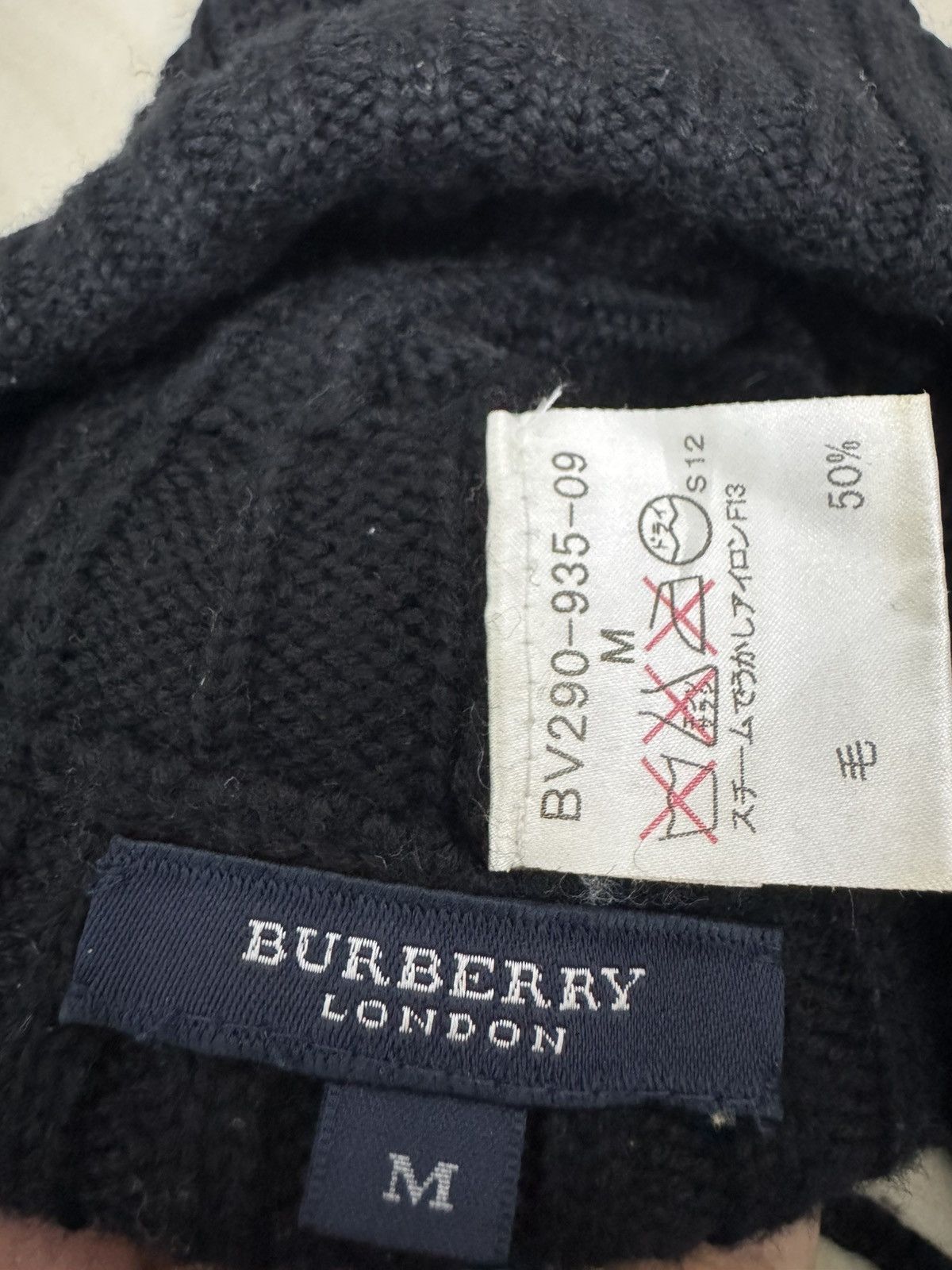 Burberry × Designer BUBERRY LONDON CABLE KNIT BEANIE EMBROIDERED TARTAN DESIGN Size ONE SIZE - 6 Thumbnail