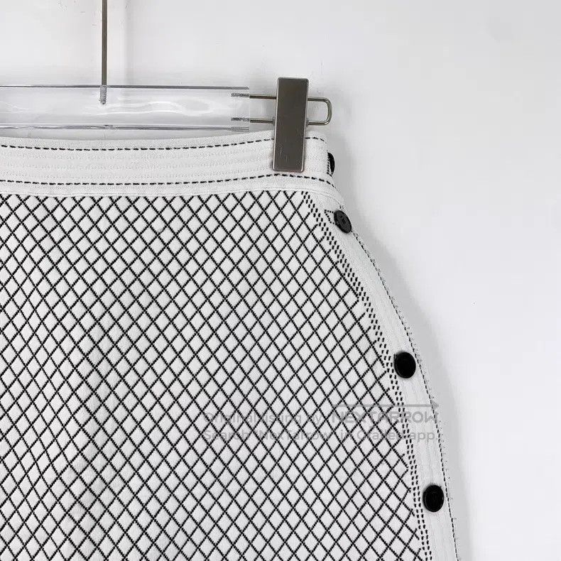 Dior Dior White diamond-shaped plaid side button decoration kni Size 25" / US 0 / IT 36 - 3 Thumbnail