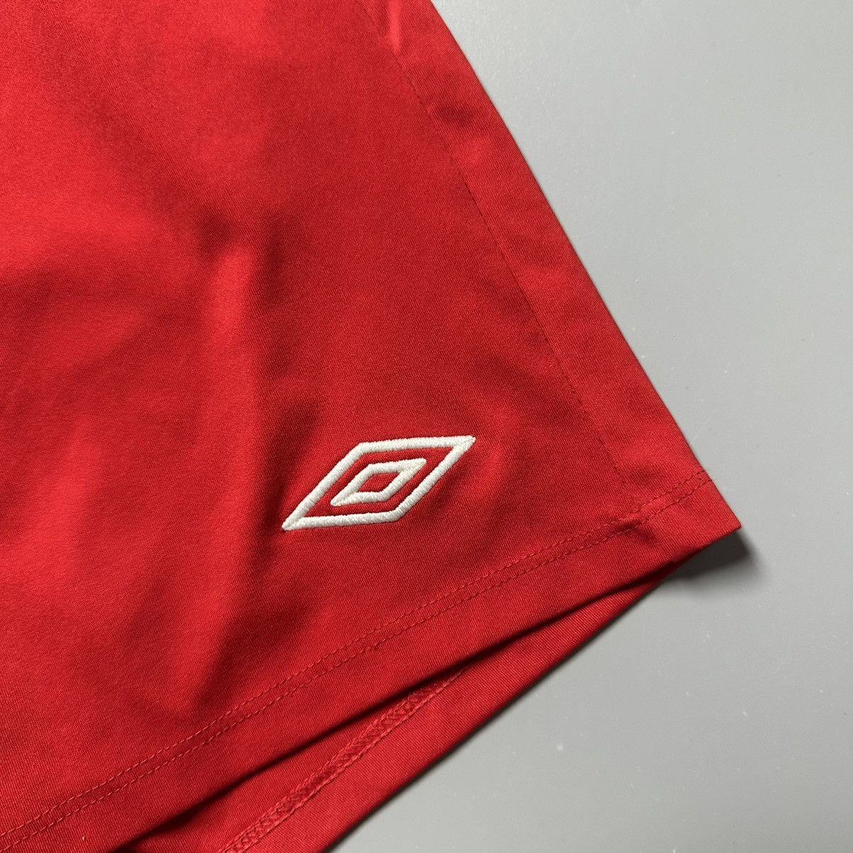 Umbro ENGLAND UMBRO 2010 WORLD CUP FOOTBALL TRAINING SHORTS Size US 37 - 3 Thumbnail
