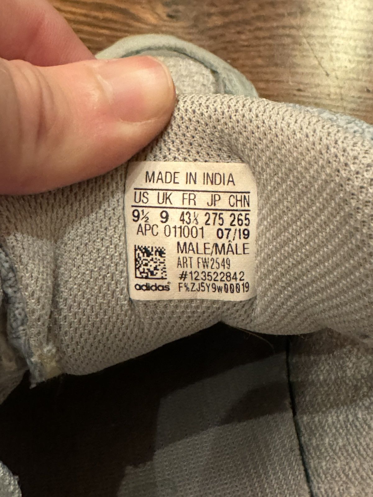 Adidas YEEZY 700 v2 Inertia Size US 9.5 / EU 42-43 - 6 Thumbnail