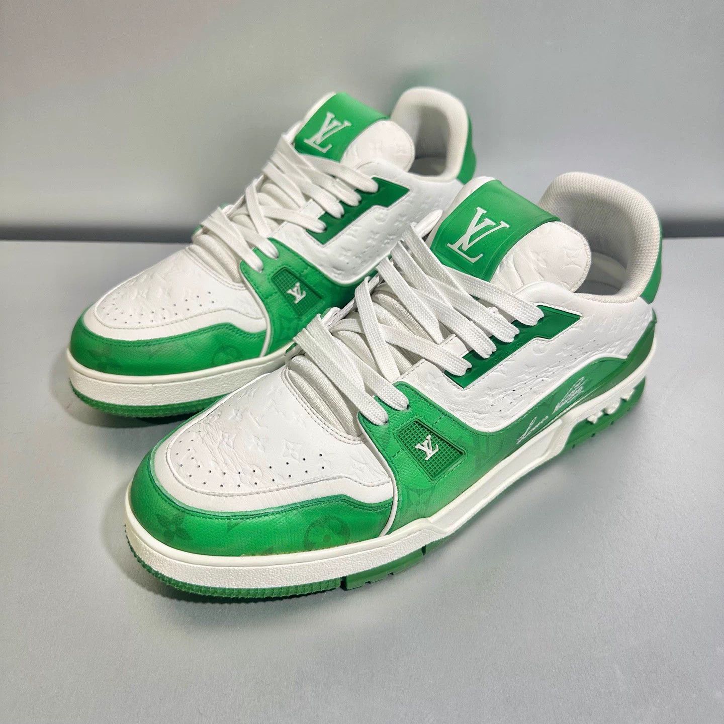 Louis Vuitton Louis Vuitton Trainer White/Green Embossed Print 9/43 Mint Size US 9 / EU 42 - 1 Thumbnail