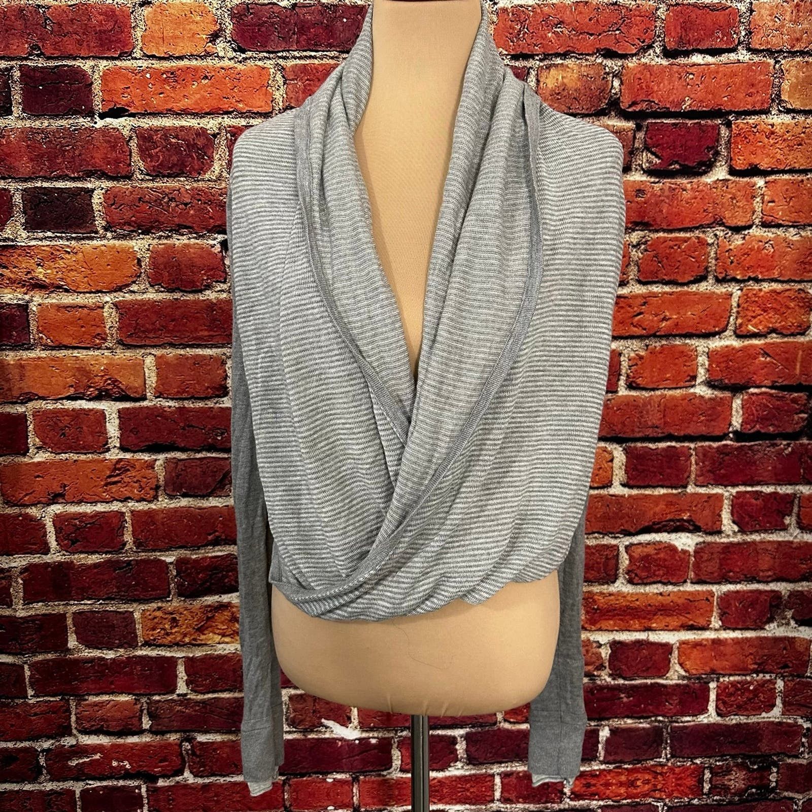 Lululemon LULULEMON Iconic Wrap Sweater Heathered Size S / US 4 / IT 40 - 1 Thumbnail