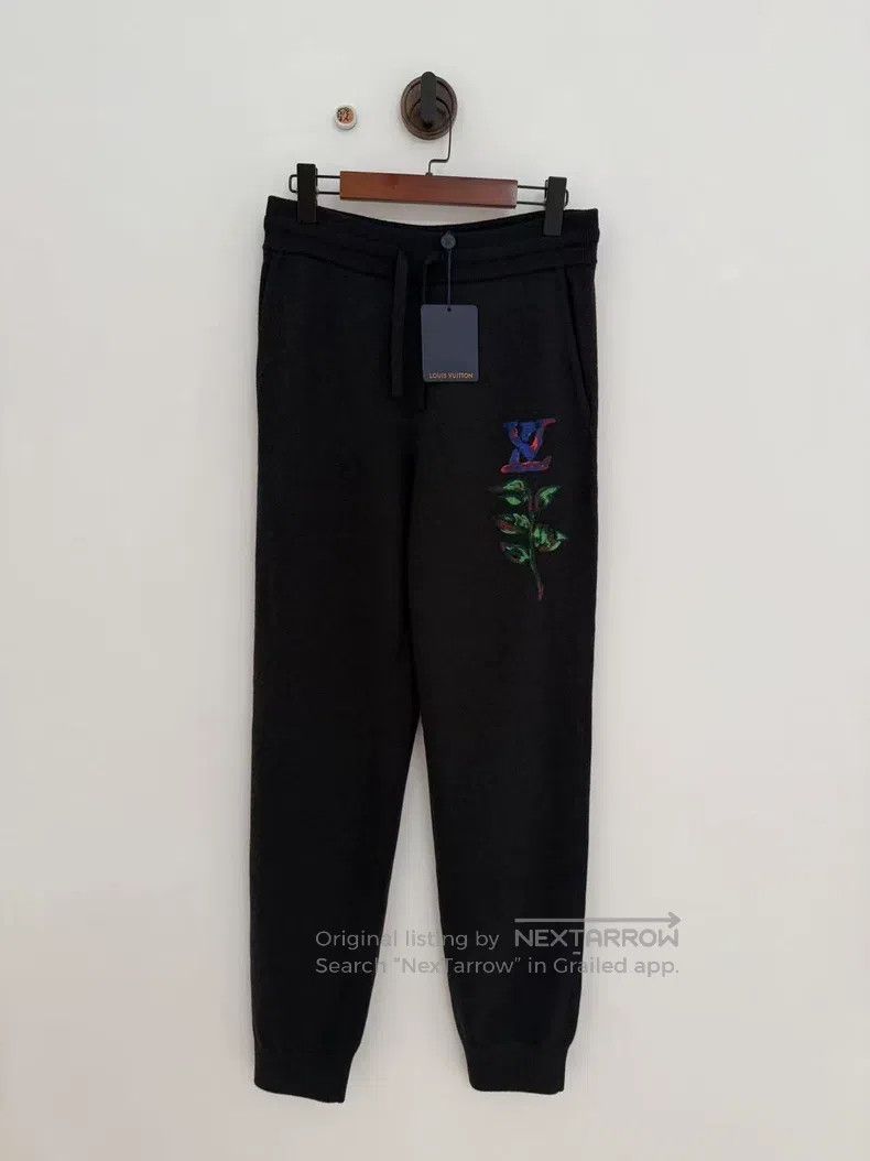 Louis Vuitton Louis Vuitton size s Black rosette embroidered logo sweatpa Size US 28 / EU 44 - 1 Thumbnail