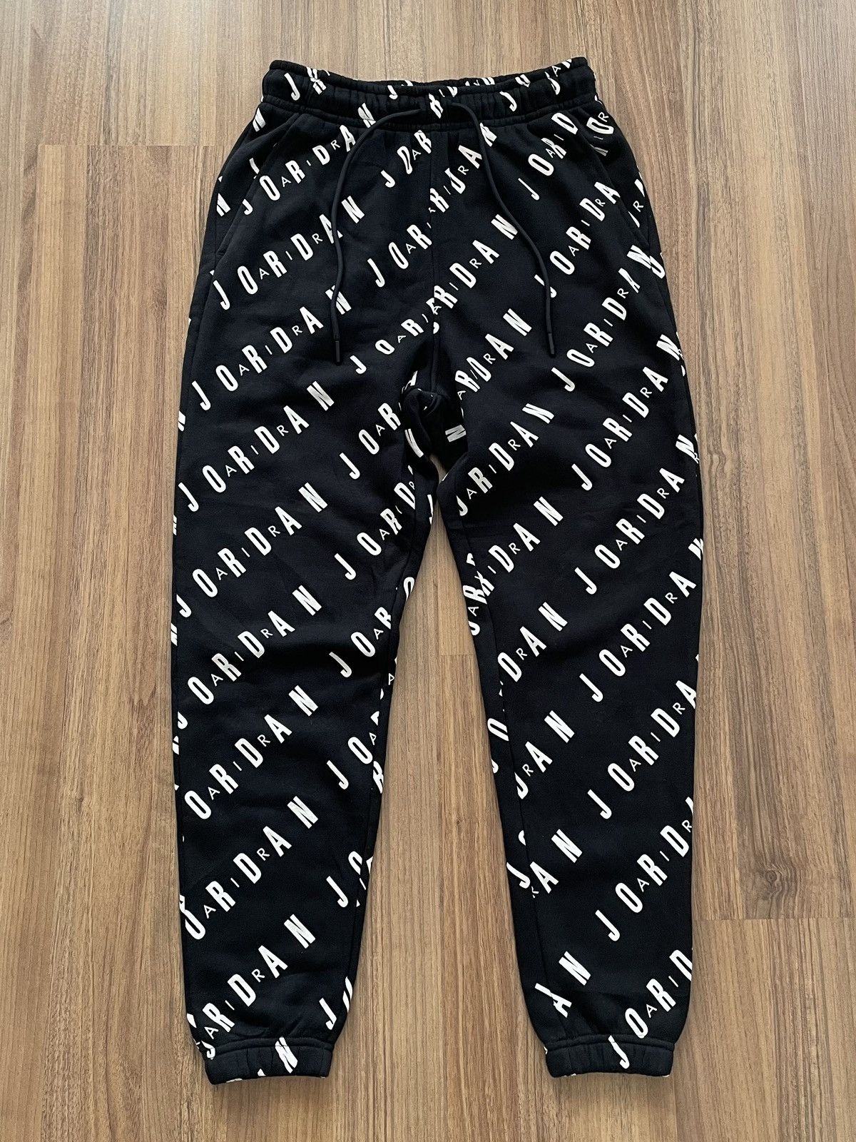 Jordan Brand Nike Air Jordan Sweatpants All Over Print Jogger Pants Size US 26 / EU 42 - 2 Thumbnail