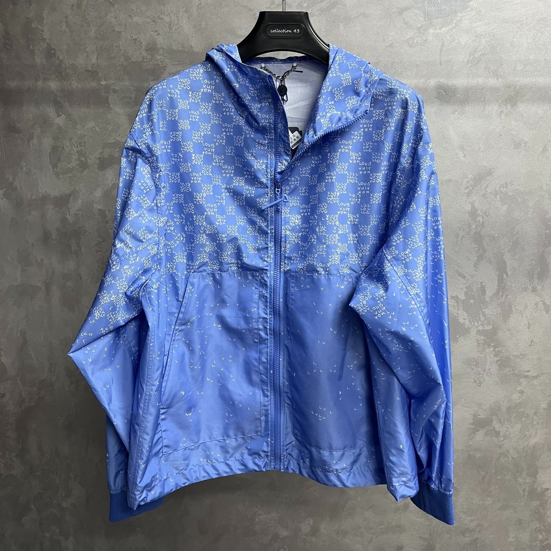 Louis Vuitton Louis Vuitton's latest full blue plaid print windbreaker ja Size US L / EU 52-54 / 3 - 1 Thumbnail