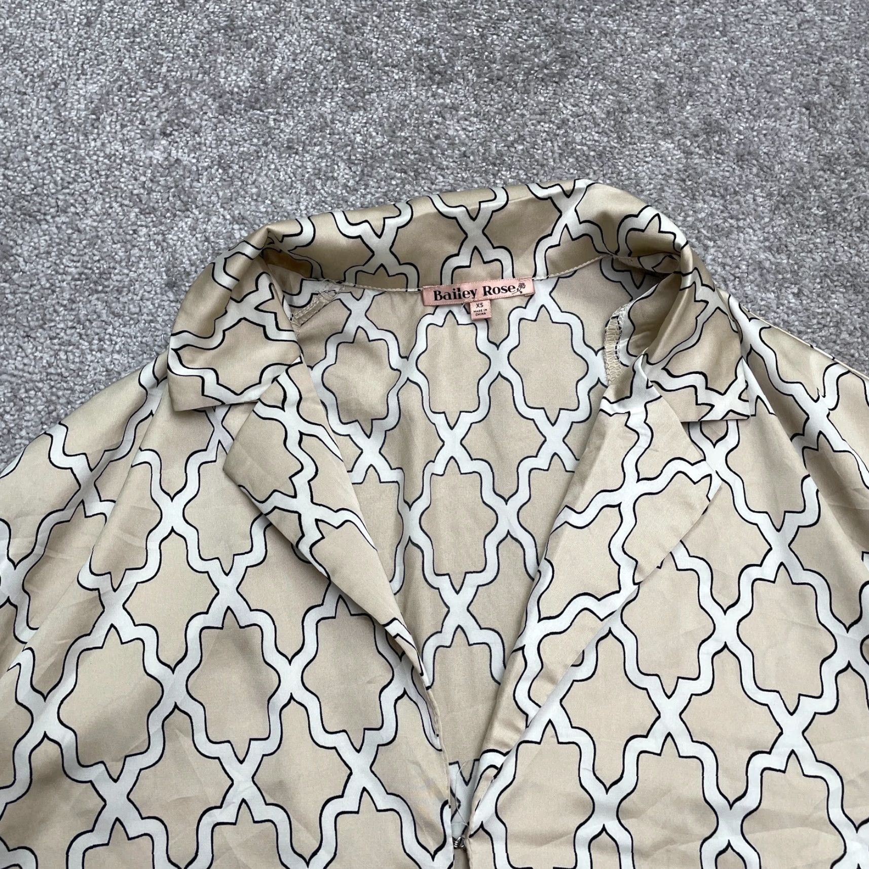 Vintage Bailey Rose Satin Blouse Womens XS Brown Geometric Long Sleeve Hook & Eye Casual Shirt Size XS / US 0-2 / IT 36-38 - 3 Thumbnail