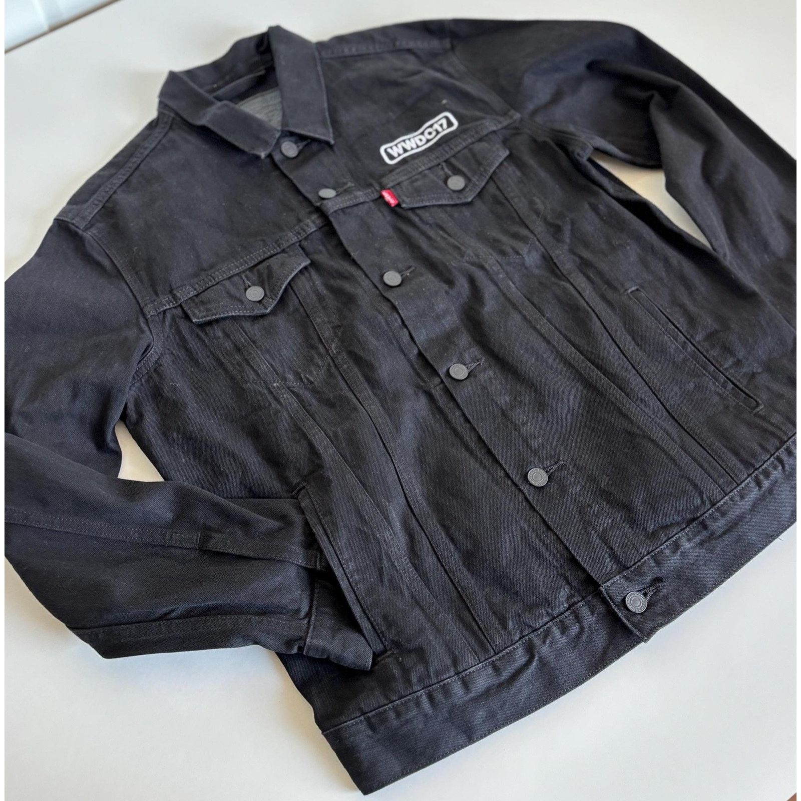 Levi's Levi's WWDC17 Apple Trucker Jacket Black Denim Collectible Size US L / EU 52-54 / 3 - 4 Thumbnail