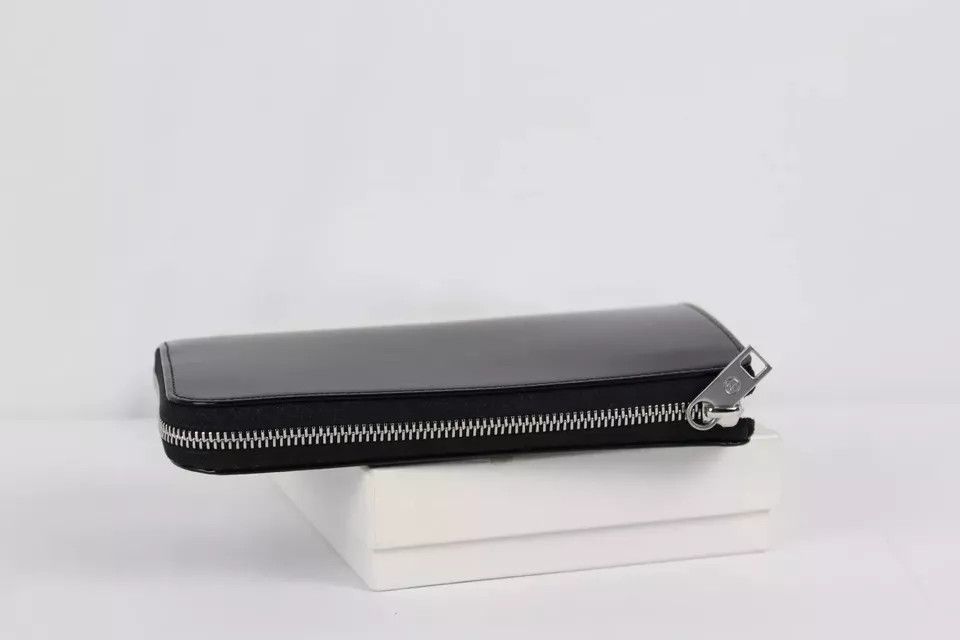 Maison Margiela o1rshd1 Size: OS / Logo Zip Wallet in Black Size ONE SIZE - 7 Thumbnail
