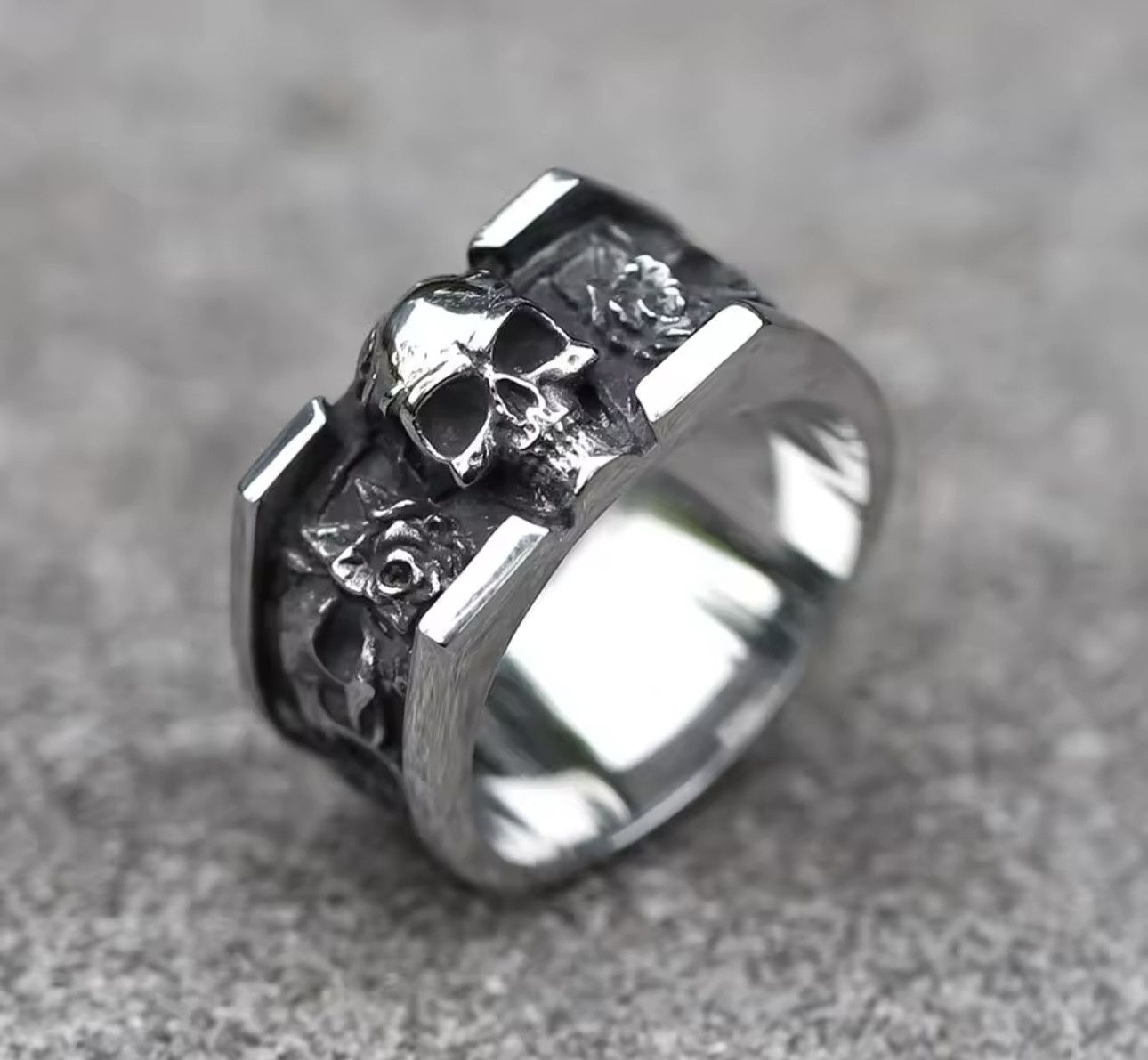 Vintage Vintage SKULL RING Size ONE SIZE - 1 Thumbnail