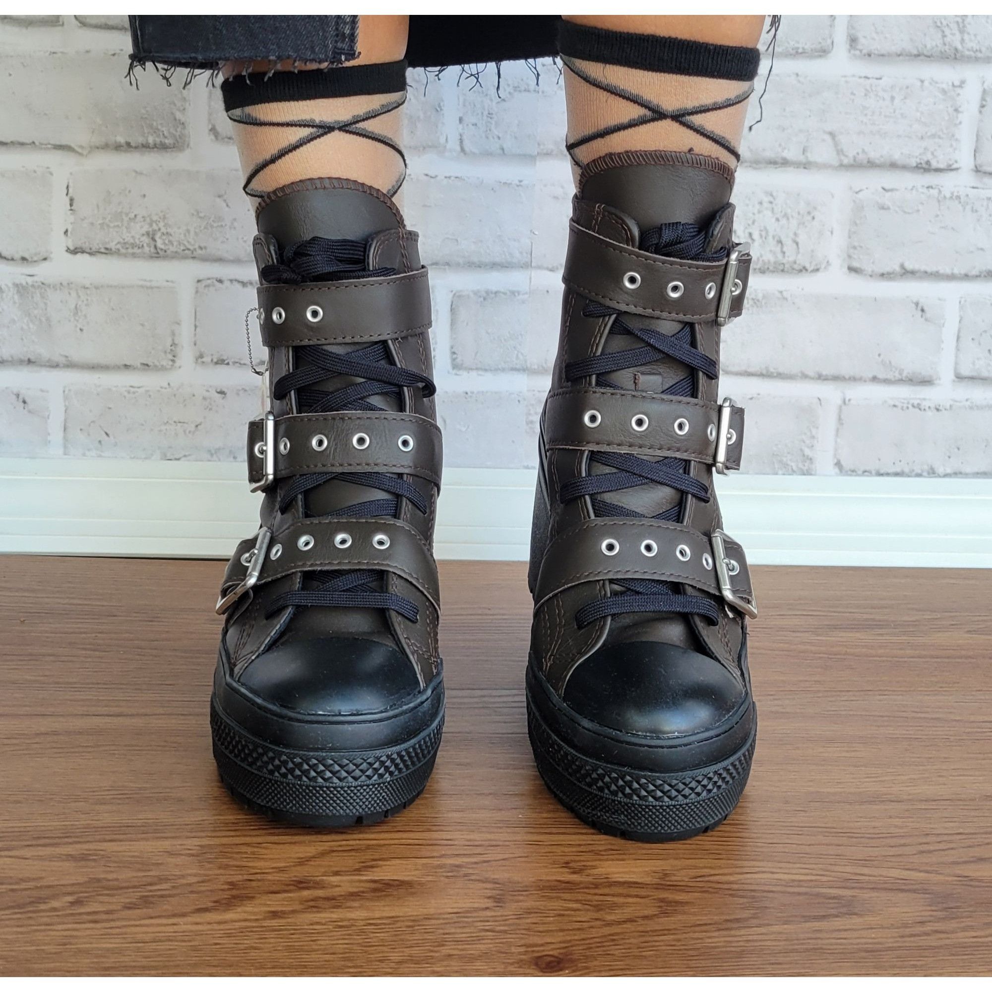 Converse ❤️Converse Chuck 70 De Luxe Heel Leather Buckles Womens Boot Size US 7 / IT 37 - 3 Thumbnail