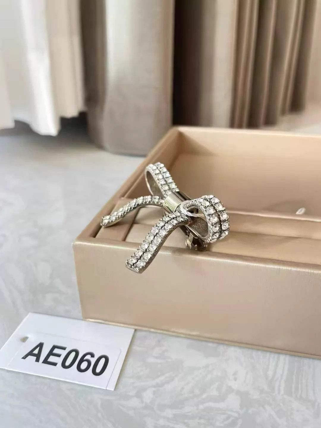 Miu Miu MIU MIU Crystal Hair Clip 6x4cm Excellent For Sale AE060 Size ONE SIZE - 5 Thumbnail
