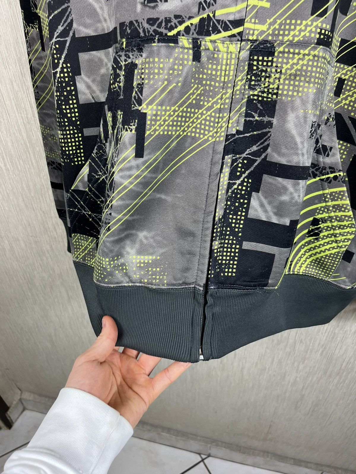 Oakley × Vintage Vintage Oakley y2k cyber patterned zip hoodie outdoor retro Size US L / EU 52-54 / 3 - 15 Thumbnail