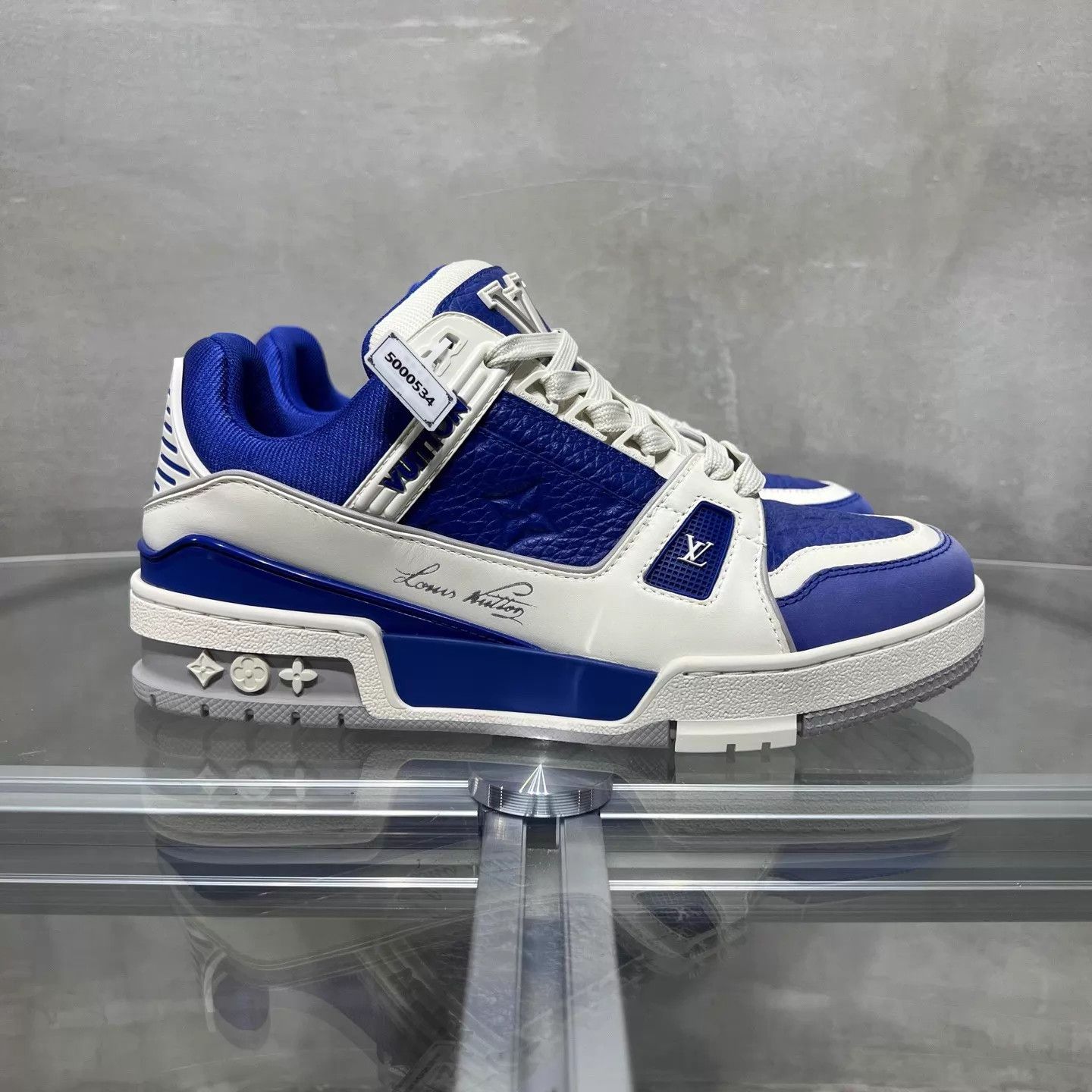 Louis Vuitton LV Trainer White & Blue Embossed UK3.5 37.5 Size US 7 / IT 37 - 4 Thumbnail