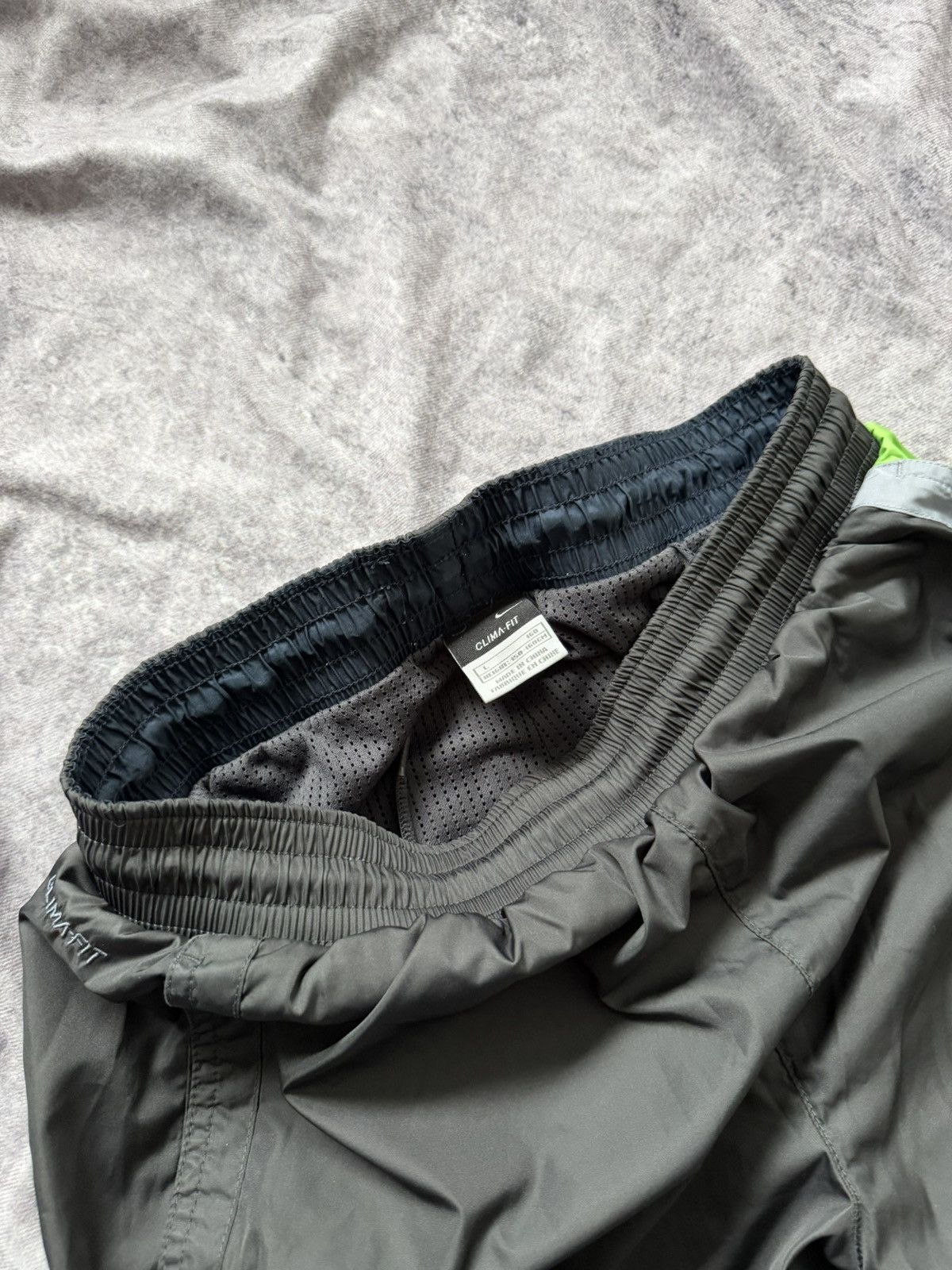 Nike Y2K Nike Nylon Pants Vintage Mens Gray Size XS(L-kids) Size US 28 / EU 44 - 7 Thumbnail