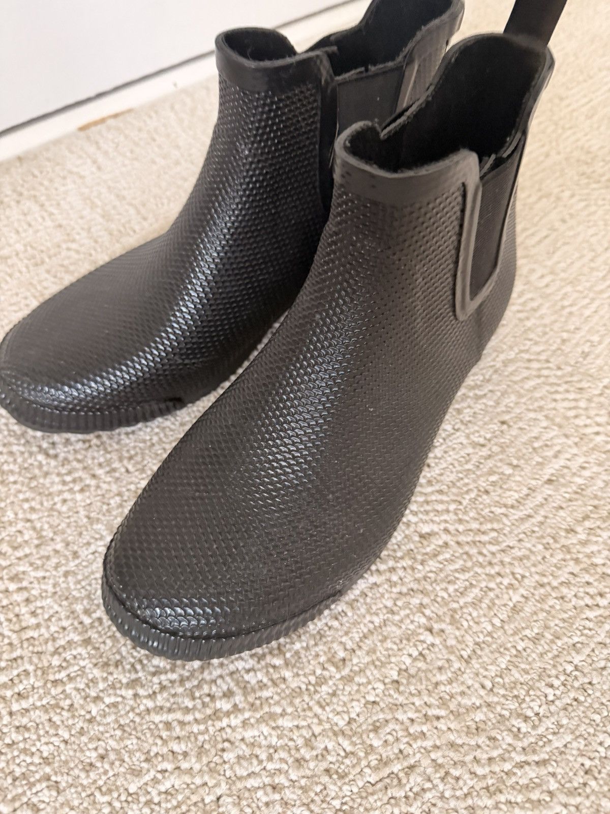 Cougar Cougar Black Chelsea-Style Rubber Ankle Boots Size US 9 / IT 39 - 1 Thumbnail