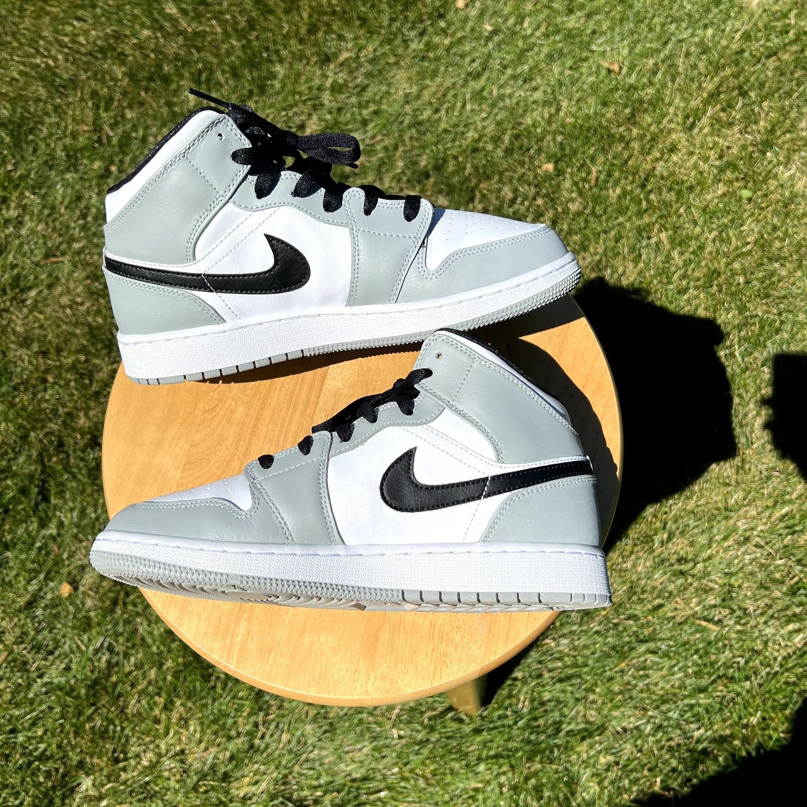 Jordan Brand × Nike Size 7 Nike Air Jordan 1 Mid GS Light Smoke Grey Men's Shoes Size US 7 / EU 40 - 3 Thumbnail