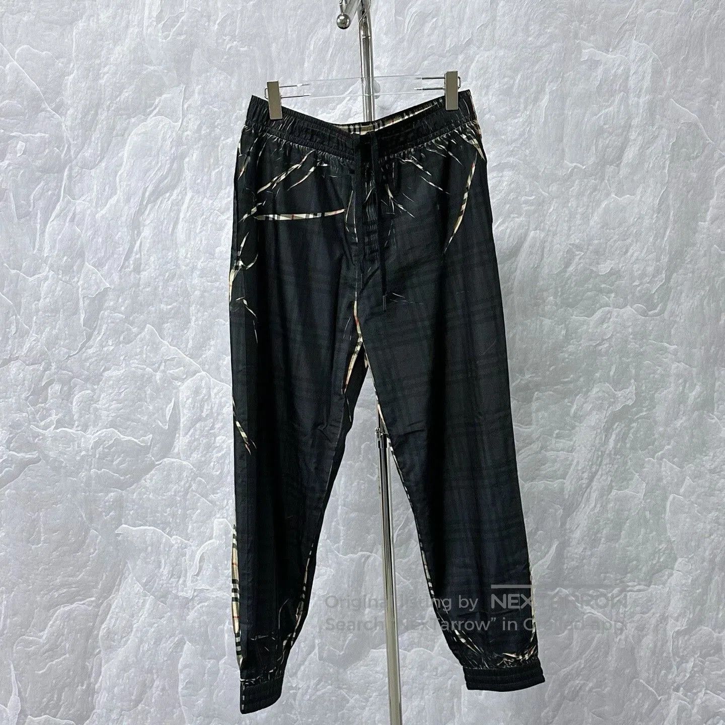 Burberry Burberry Black Checkered Casual Pants L Size. Size US 34 / EU 50 - 1 Thumbnail