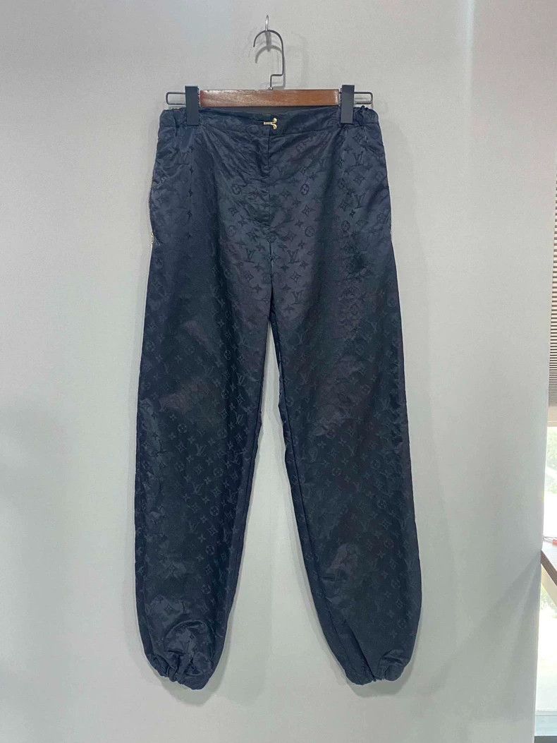 Louis Vuitton Louis Vuitton Monogram Logo Jogger Pants Size US 34 / EU 50 - 1 Thumbnail
