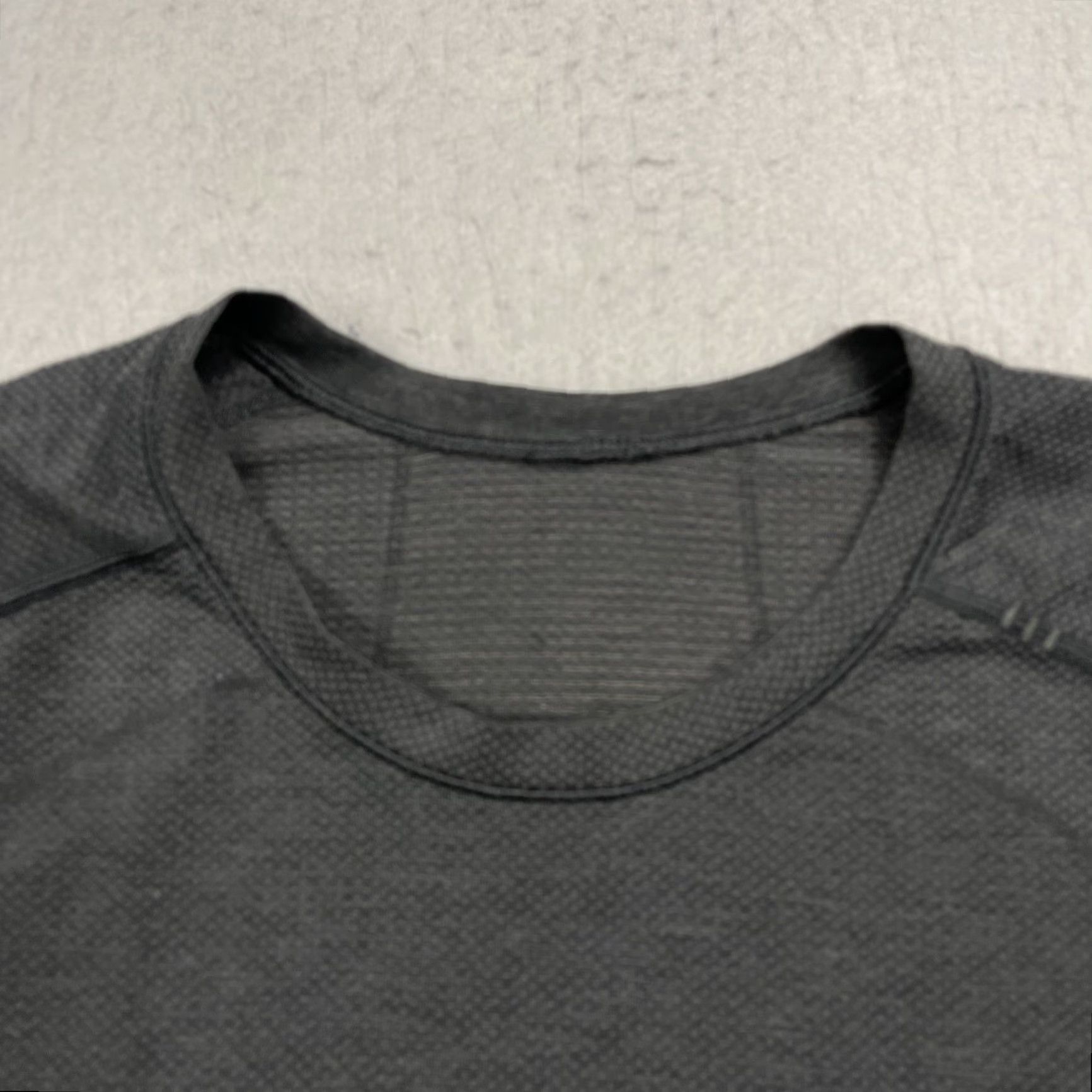 Lululemon Lululemon Shirt Mens Large Gray Long Sleeve Metal Vent Athletic Tee Size US L / EU 52-54 / 3 - 3 Thumbnail