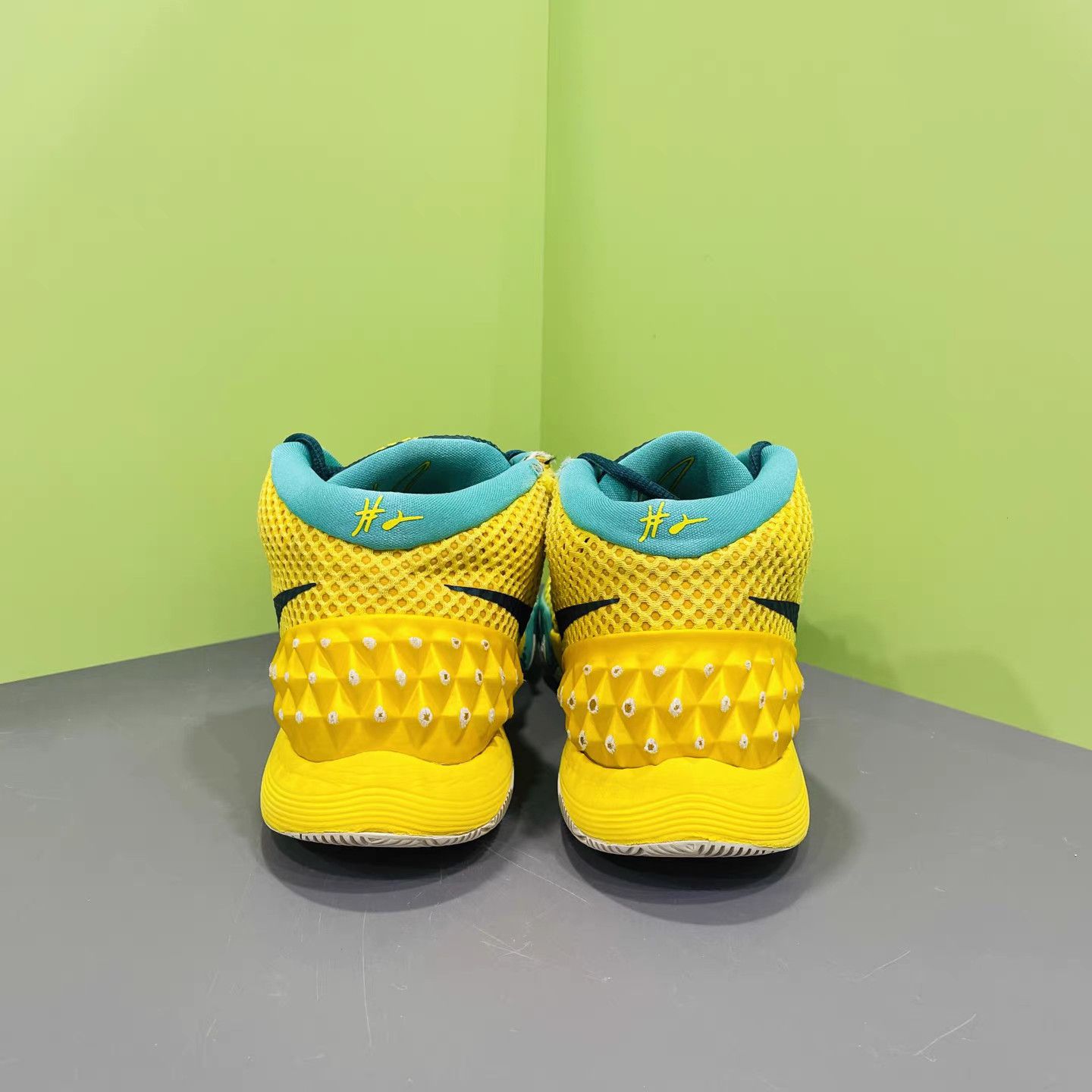 Nike Nike Kyrie 1 Basketball Shoes K15 Size US 12 / EU 45 - 6 Thumbnail