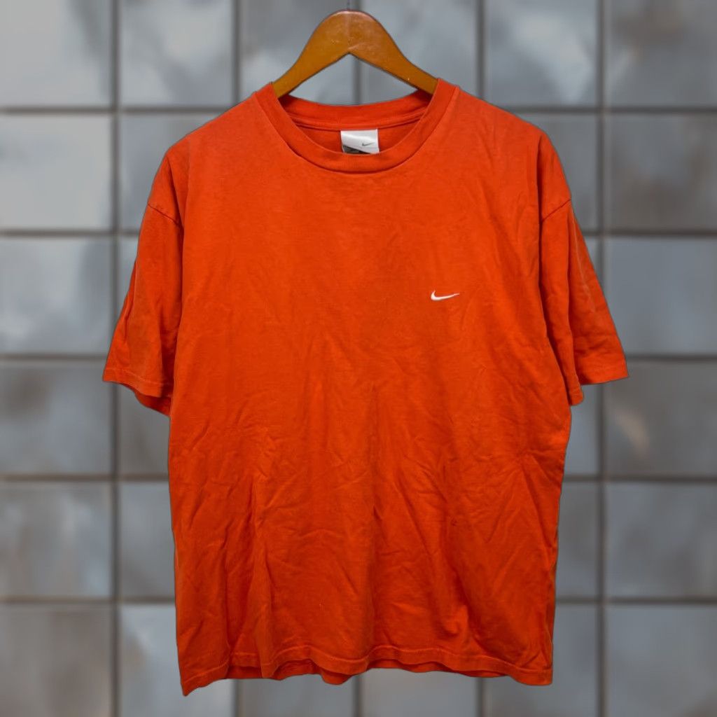 Nike VINTAGE Nike Swoosh Mini Embroidered Y2K T-Shirt Orange Large Size US L / EU 52-54 / 3 - 1 Thumbnail