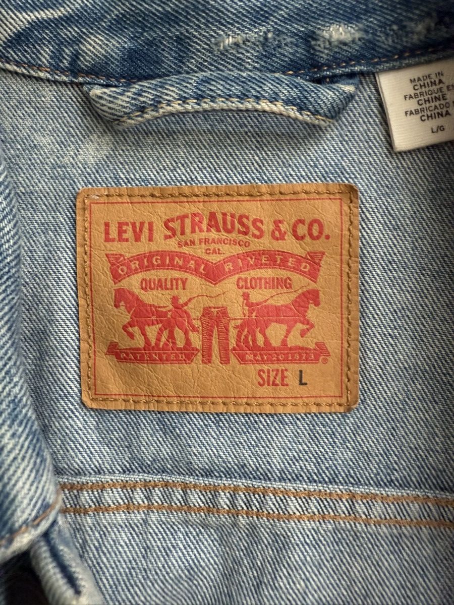 Levi's Levi’s Distressed Denim Jacket Size US L / EU 52-54 / 3 - 5 Thumbnail