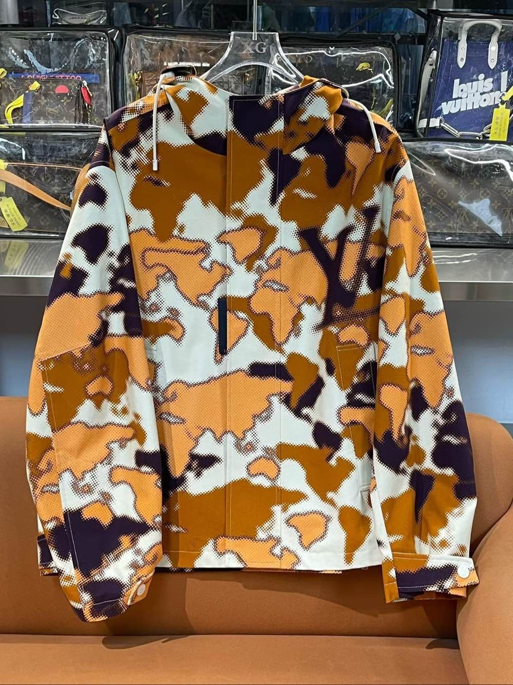 Louis Vuitton Louis Vuitton Orange Camo Hooded Jacket Size L Size US L / EU 52-54 / 3 - 1 Thumbnail