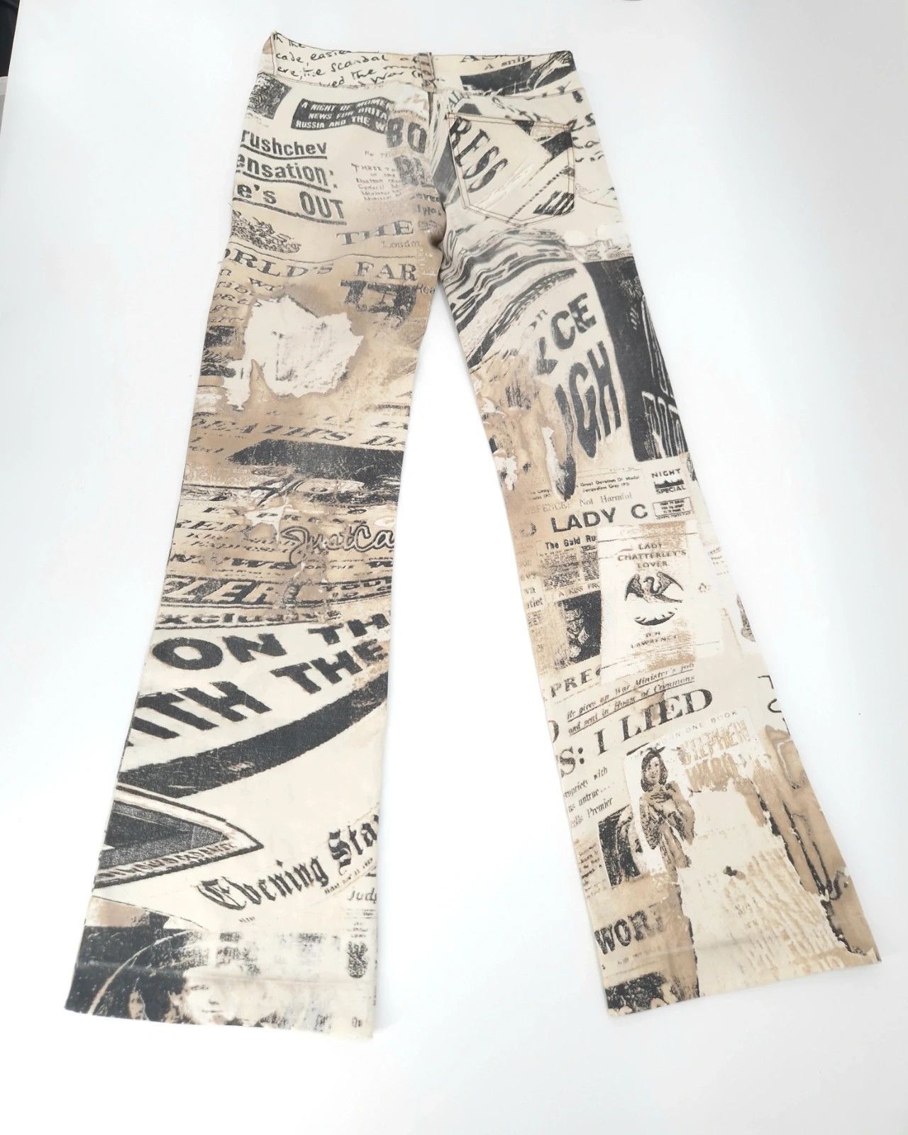 Roberto Cavalli Vintage Roberto Cavalli Newspaper Print Flare Trousers Size 26" / US 2 / IT 38 - 2 Thumbnail