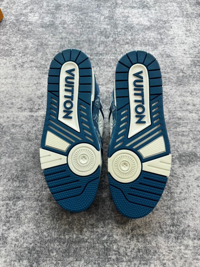 Louis Vuitton Louis Vuitton Blue and White Denim Embossed Trainer shoes Size US 9 / EU 42 - 7 Thumbnail